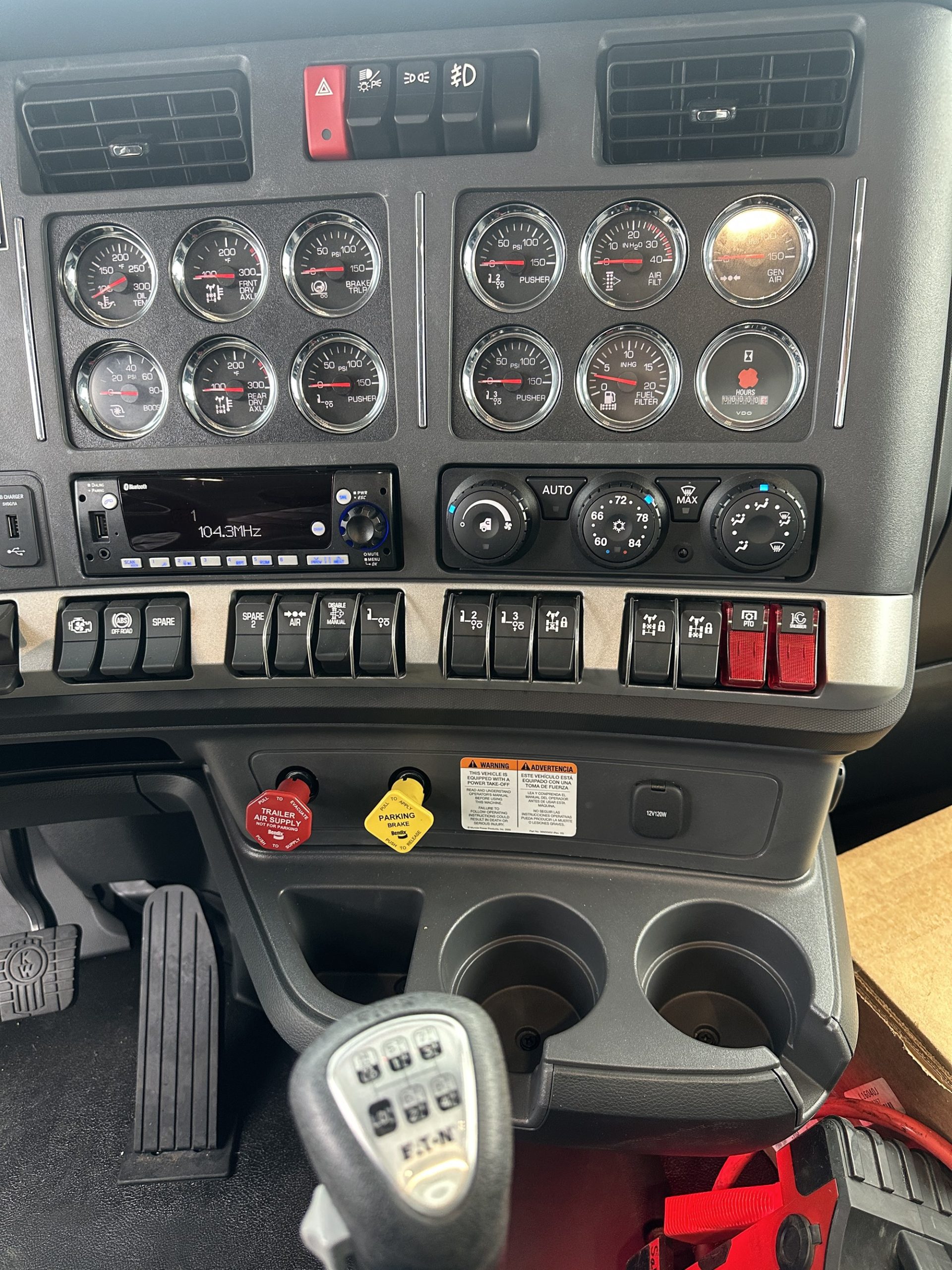 2025 Kenworth T880 - image 6 of 6