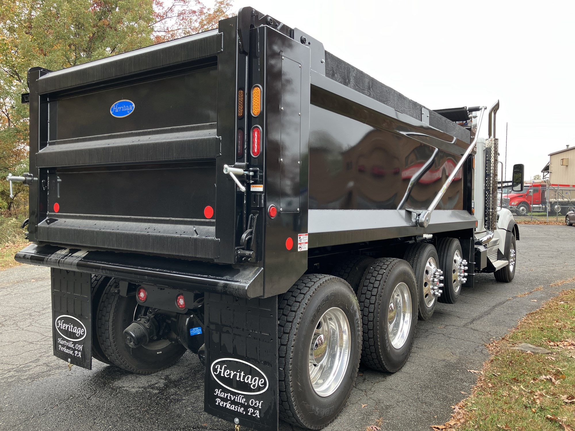 2026 Kenworth T880 - image 5 of 6