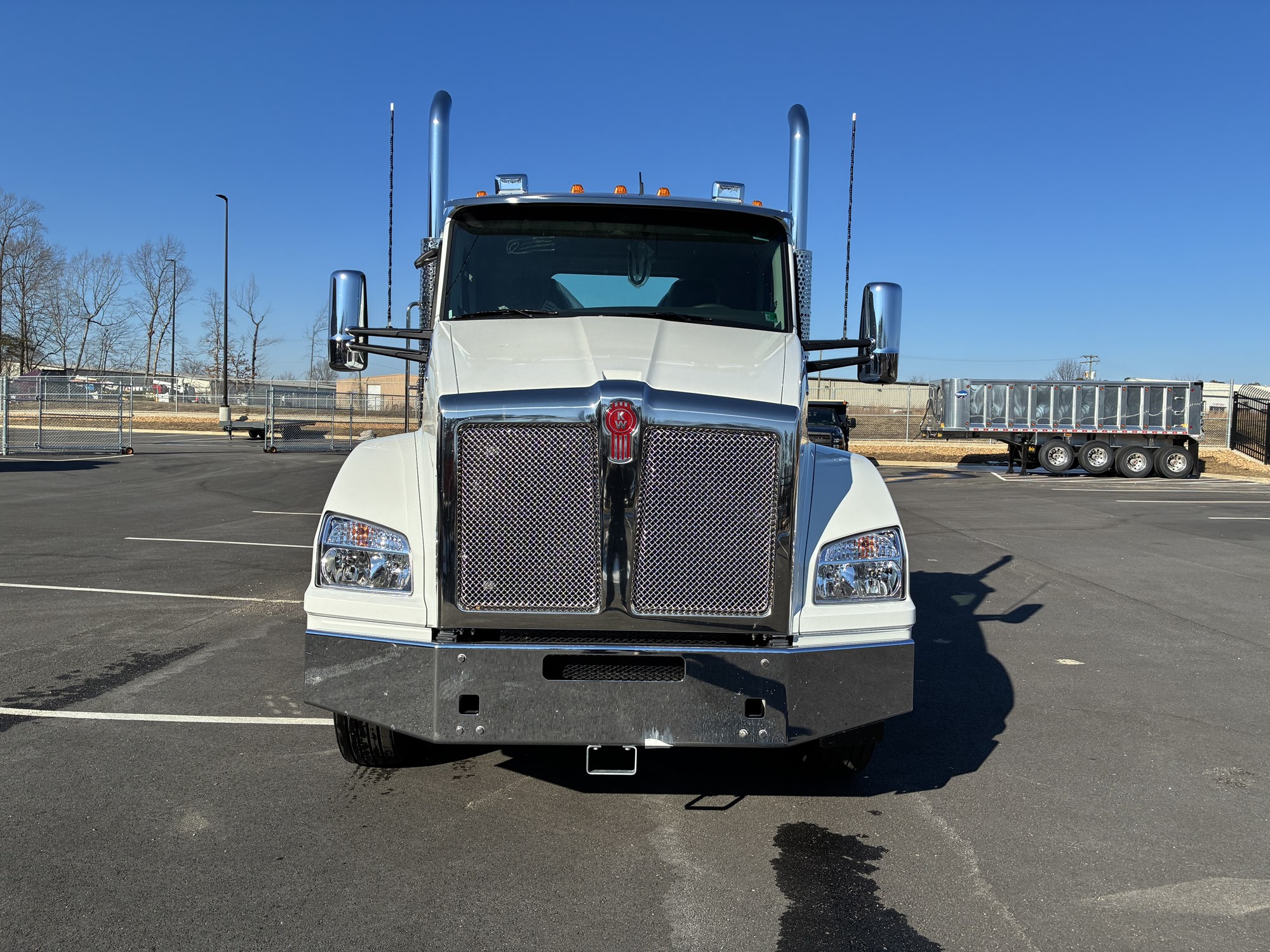 2026 Kenworth T880 - image 2 of 3