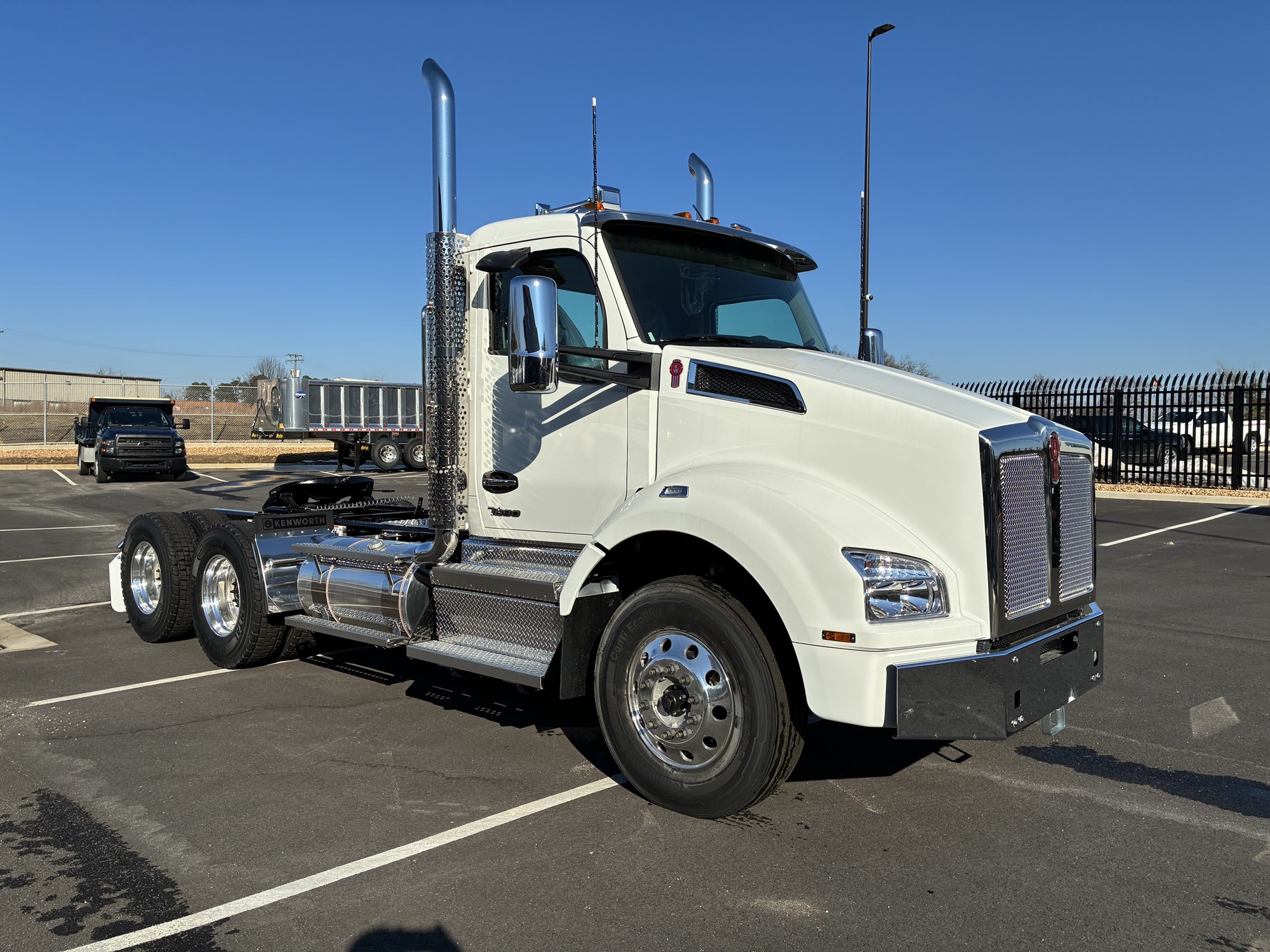 2026 Kenworth T880 - image 3 of 3