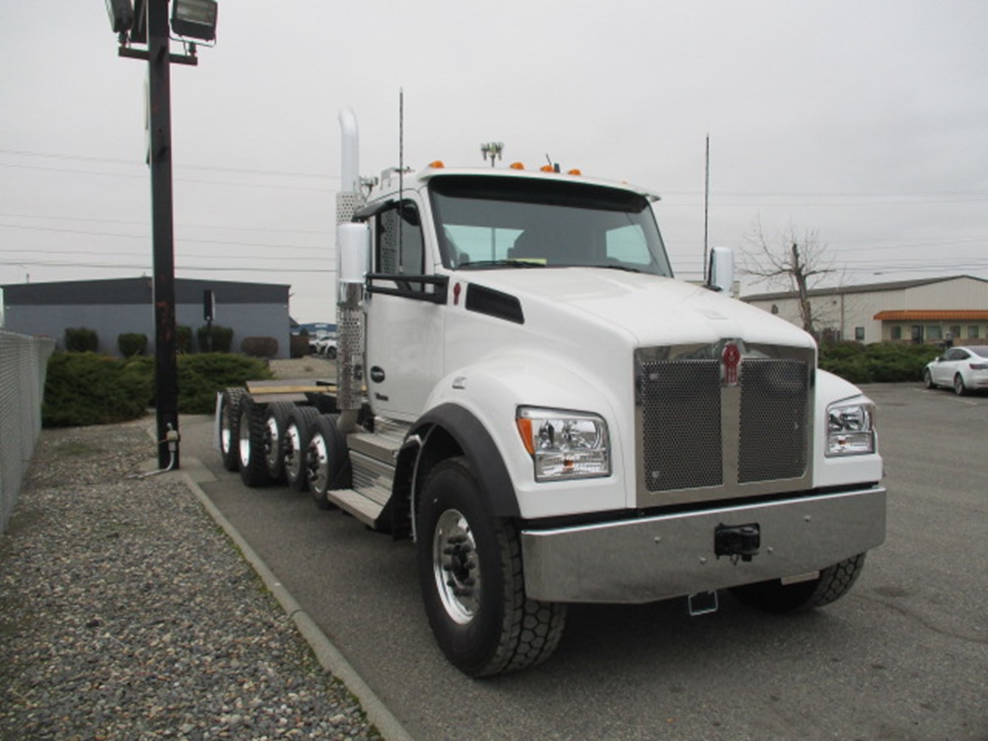 2026 Kenworth T880 - image 2 of 6
