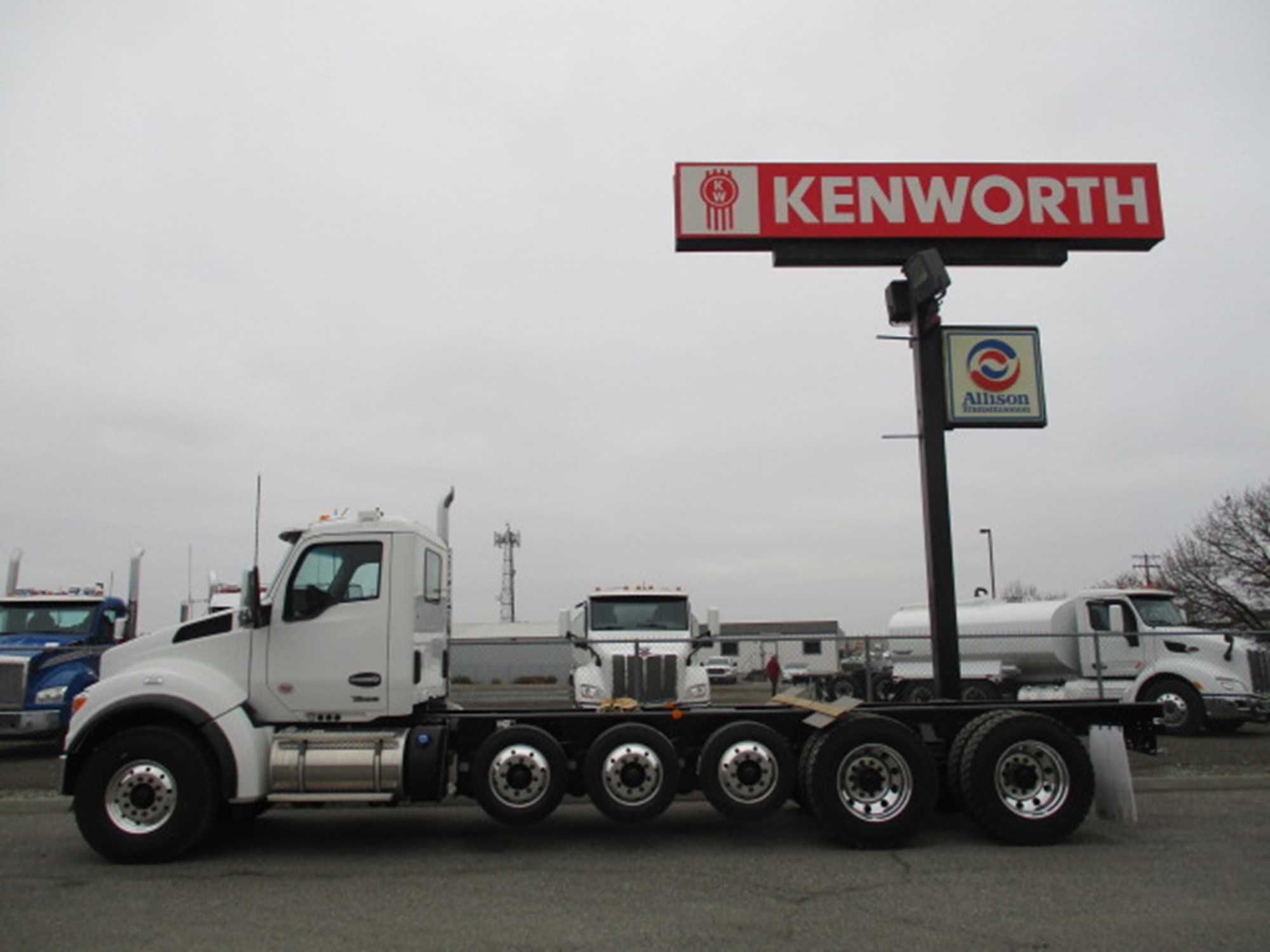 2026 Kenworth T880 - image 3 of 6