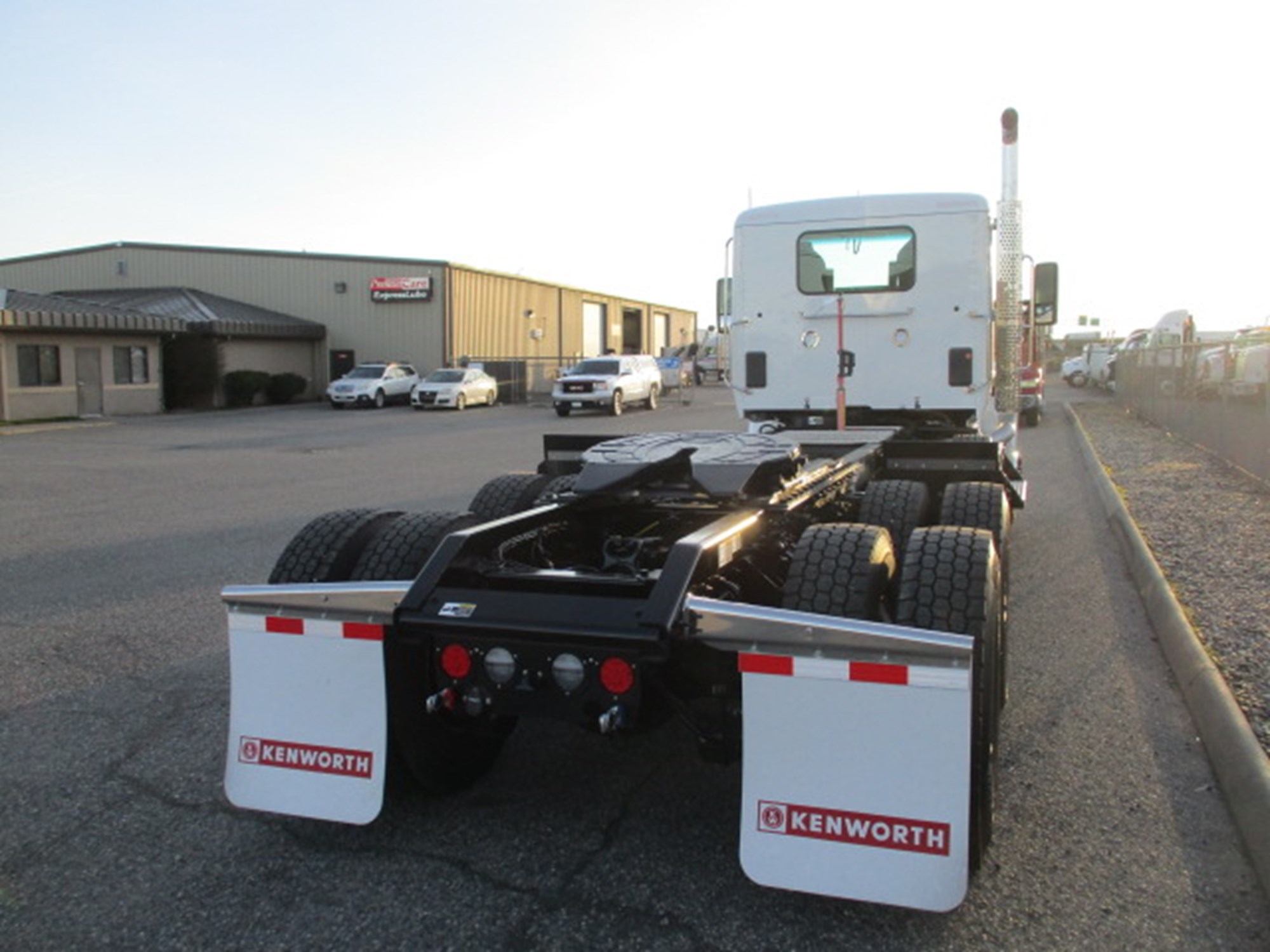 2026 Kenworth T880 2026 Kenworth T880 - image 3 of 6