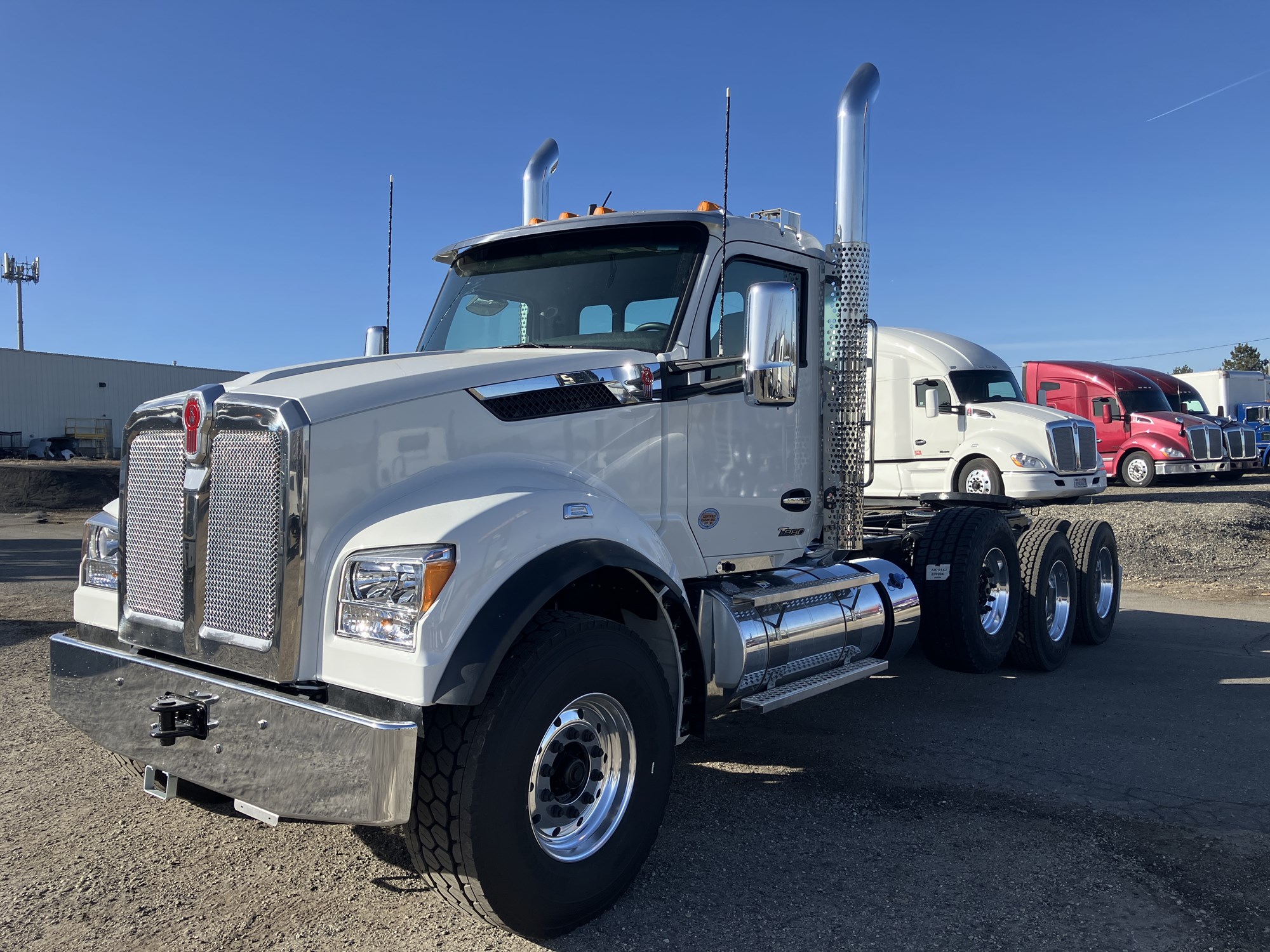 2027 Kenworth T880 - image 1 of 6