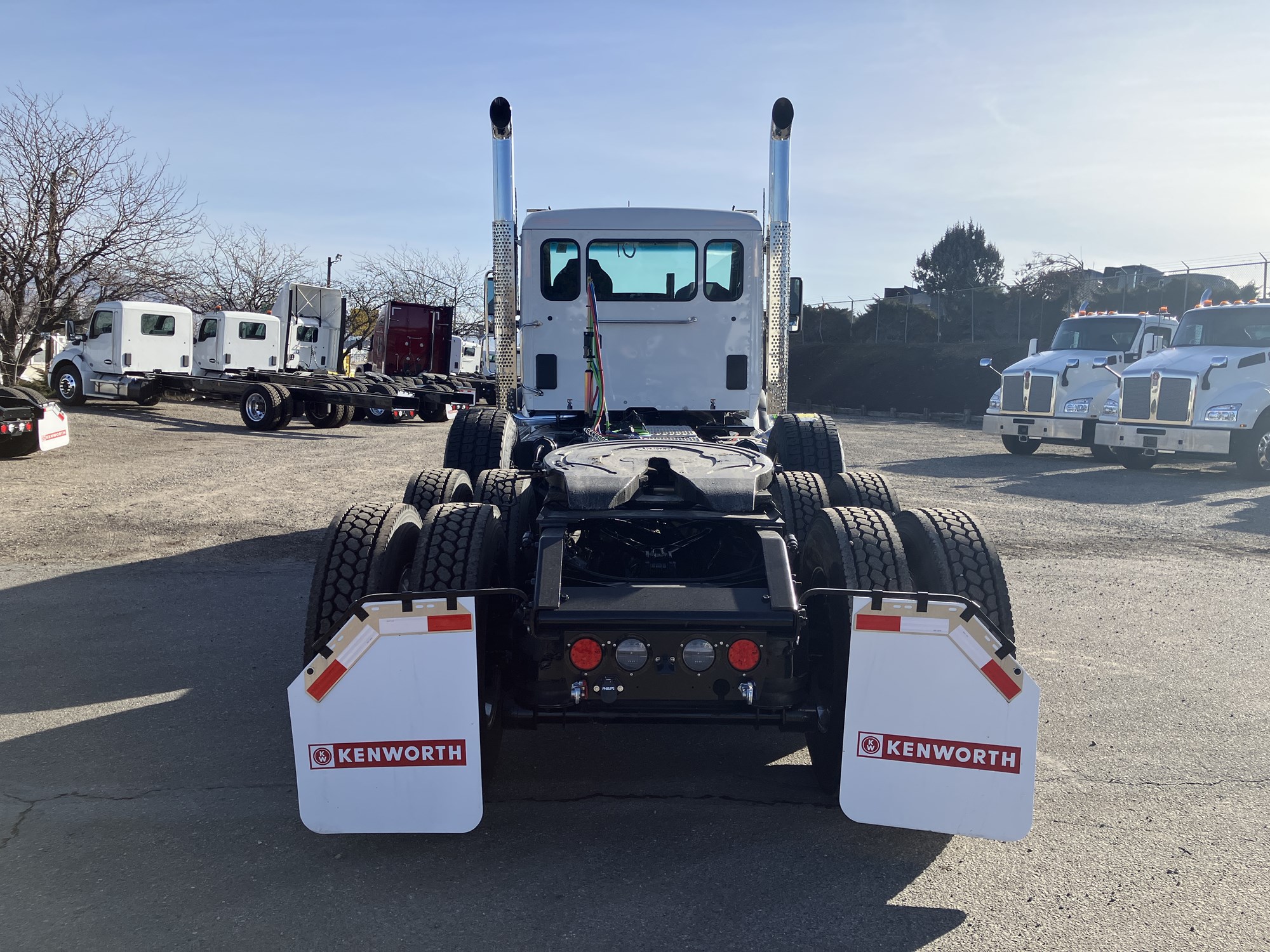 2027 Kenworth T880 - image 4 of 6