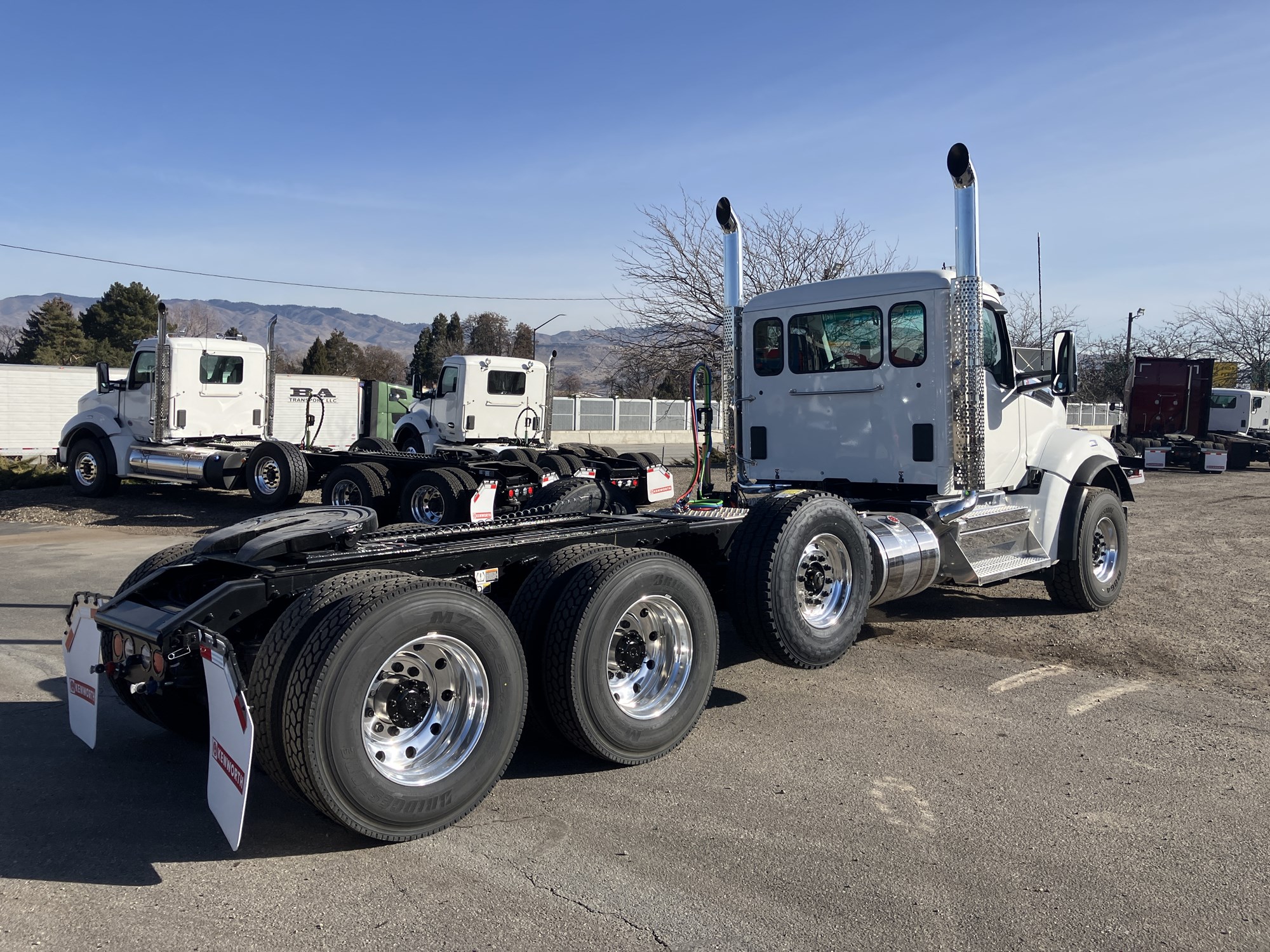 2027 Kenworth T880 - image 5 of 6