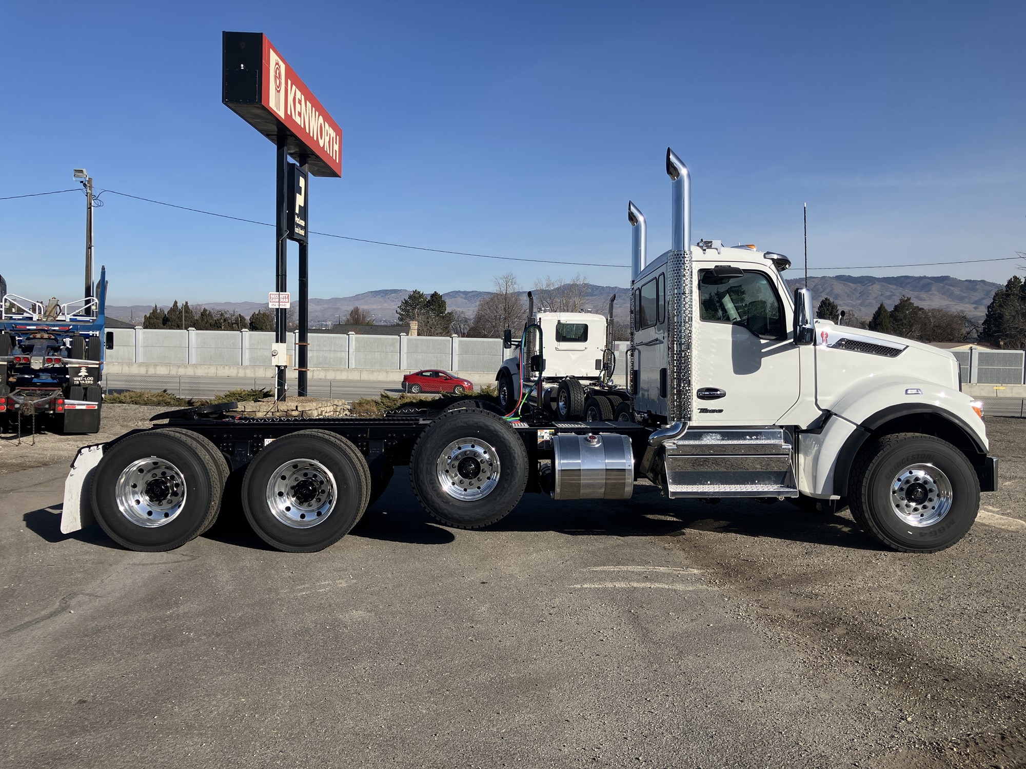 2027 Kenworth T880 - image 6 of 6