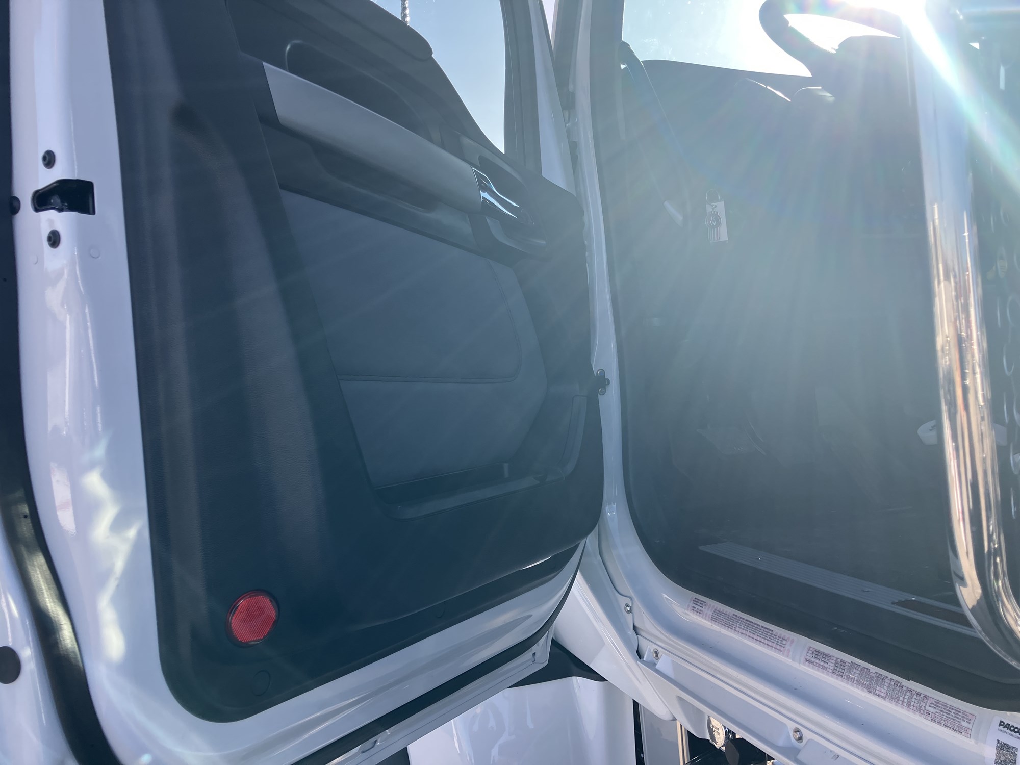 2027 Kenworth T880 VJ228904-13 2027 Kenworth T880 VJ228904-13