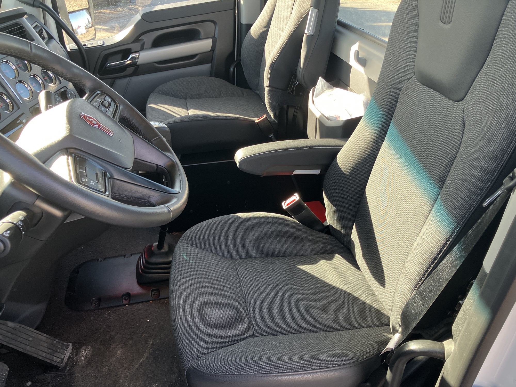 2027 Kenworth T880 VJ228904-14 2027 Kenworth T880 VJ228904-14