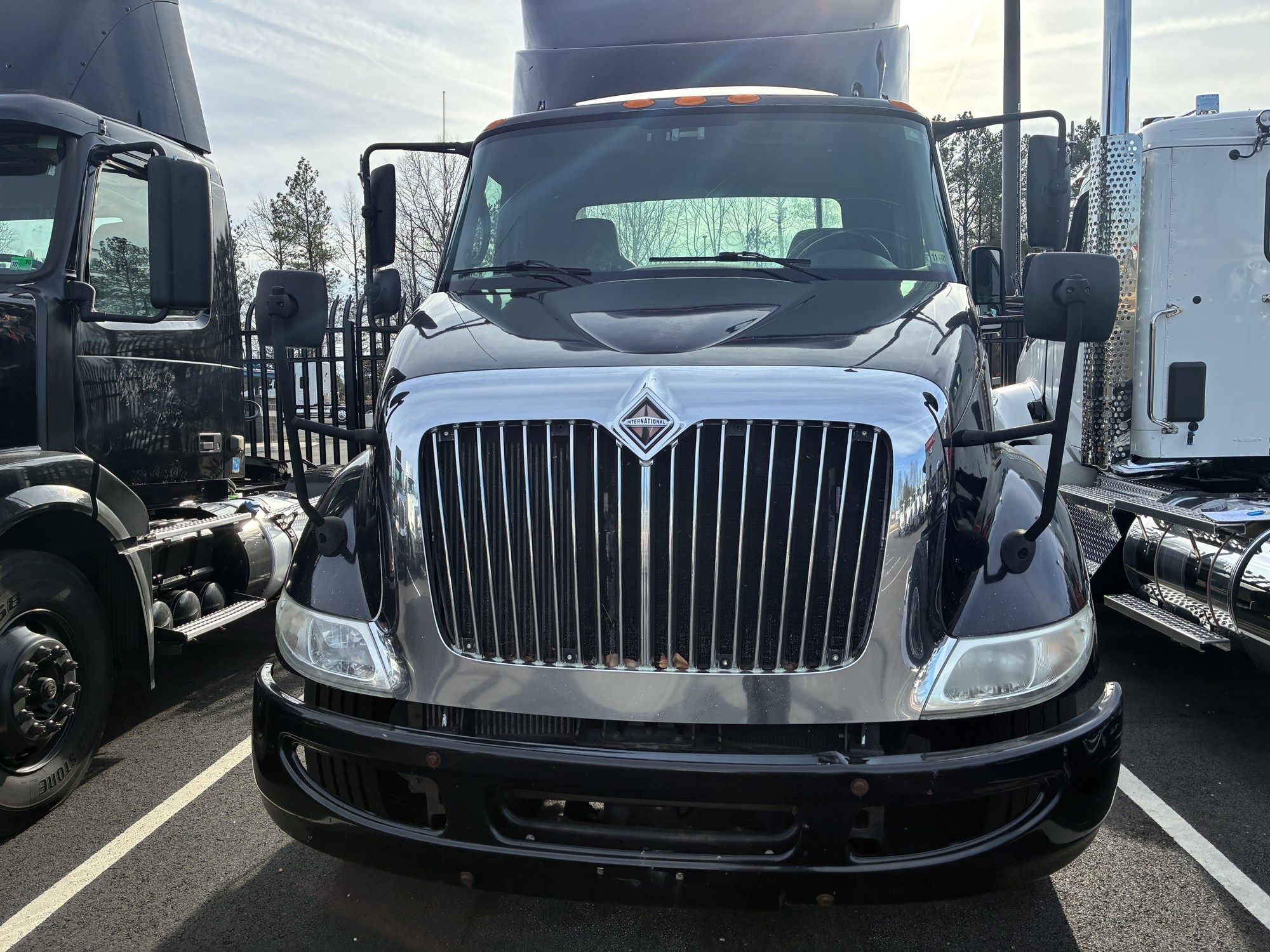 2007 International 8600 - image 2 of 6