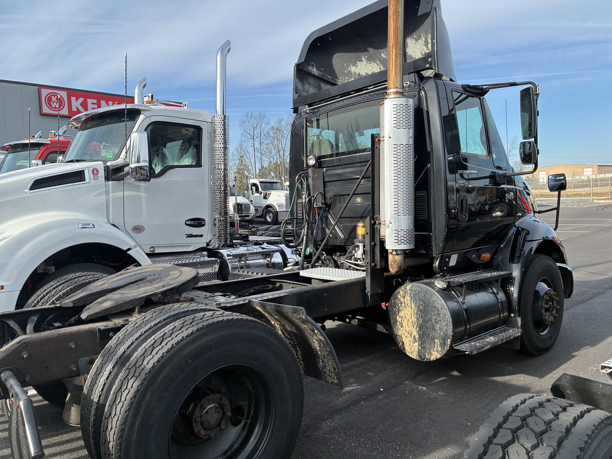 2007 International 8600 - image 3 of 6