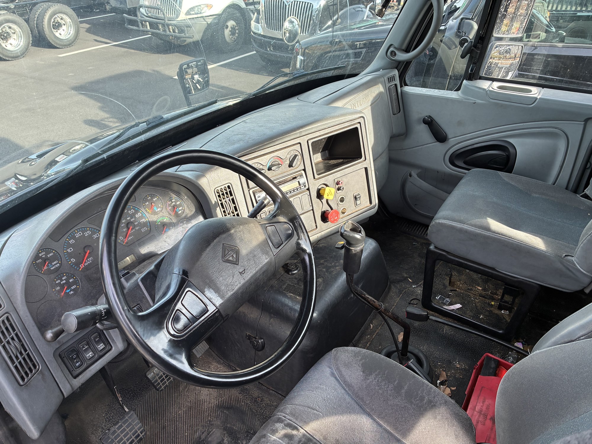 2007 International 8600 - image 6 of 6