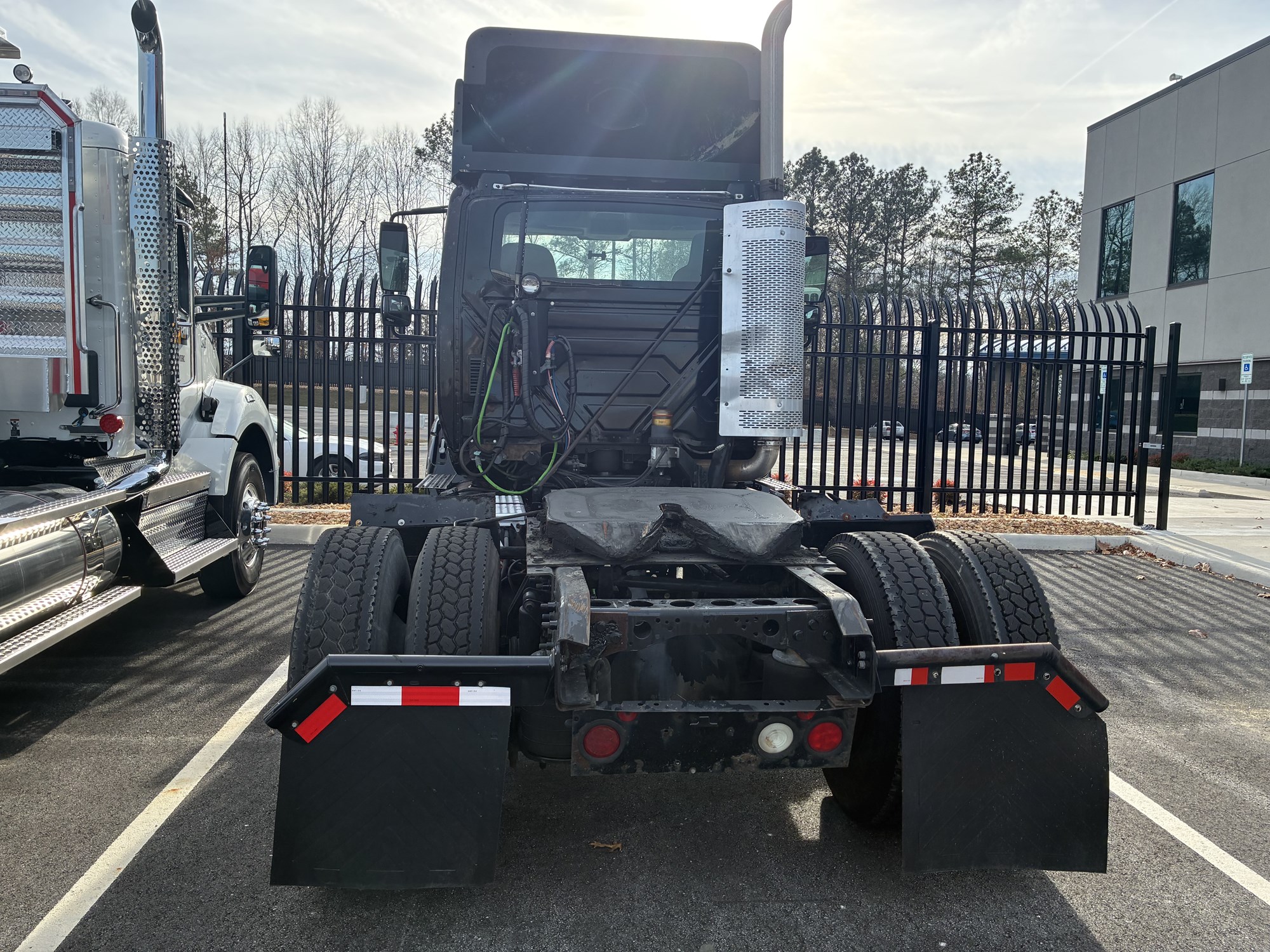 2008 International 8600 - image 3 of 6