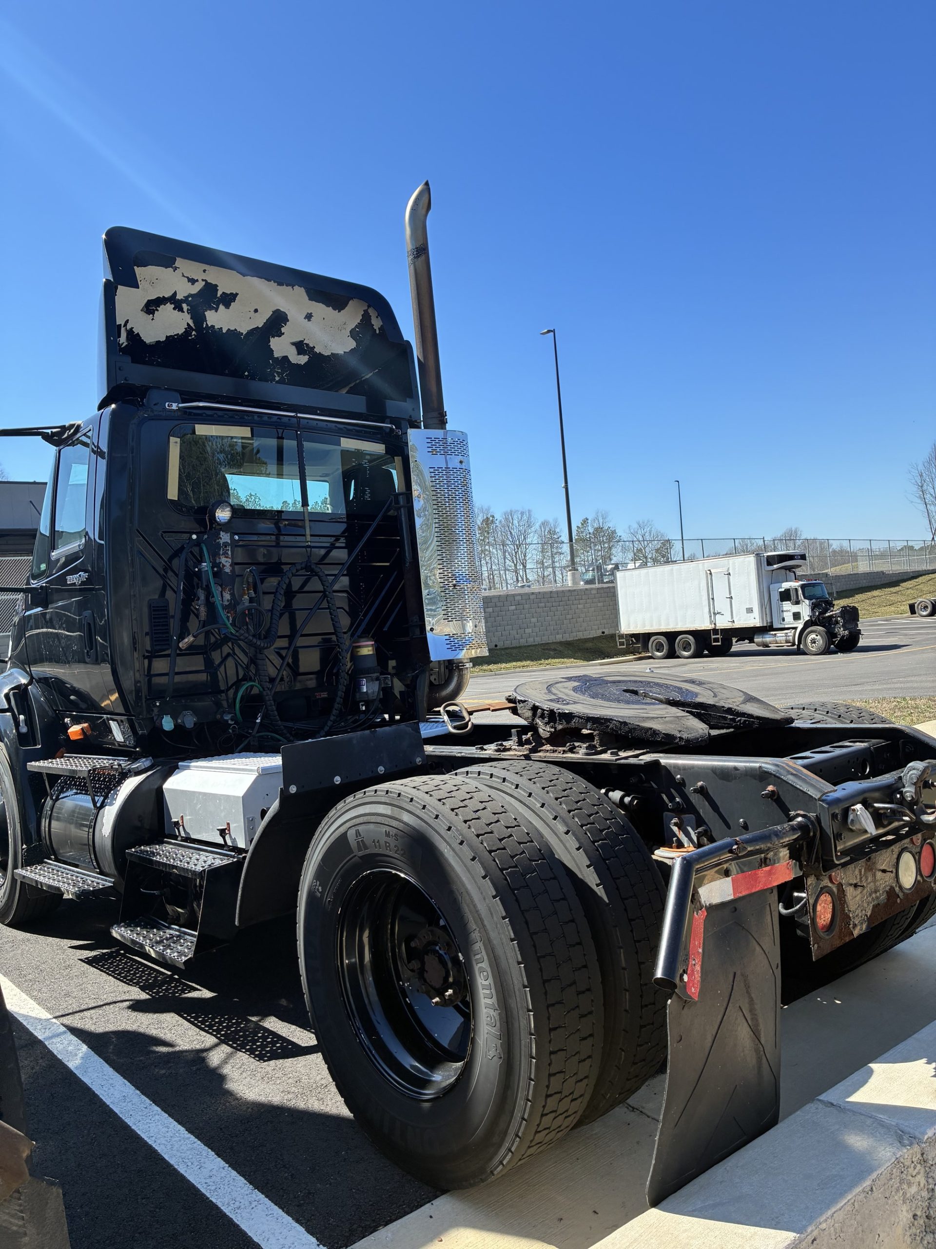 2009 International 8600 - image 3 of 6