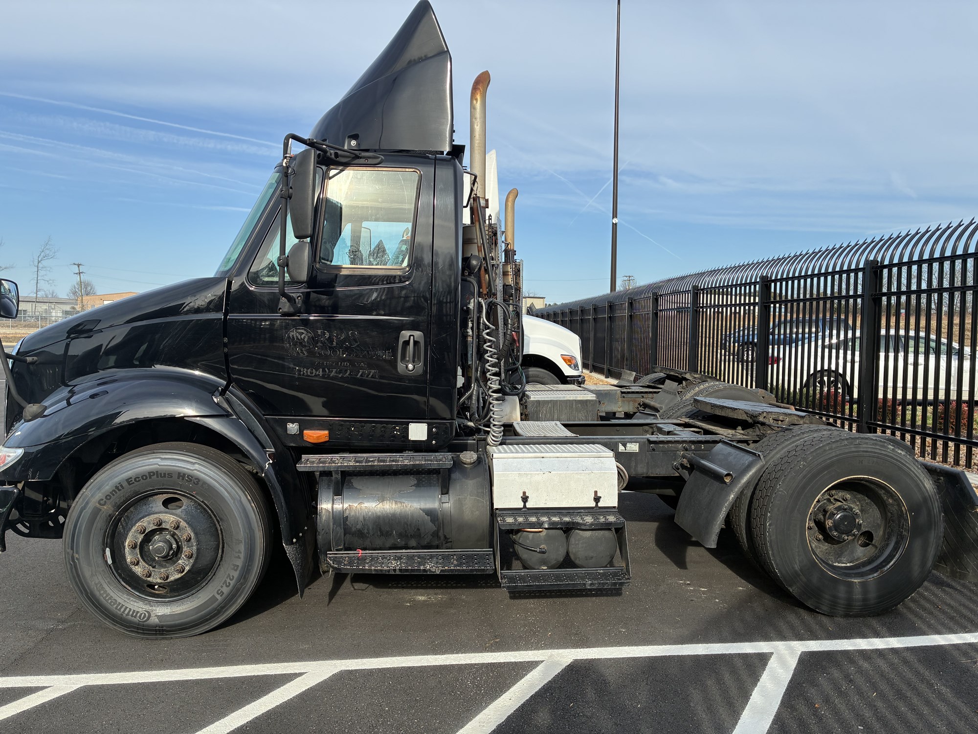 2009 International 8600 2009 International 8600 - image 2 of 6