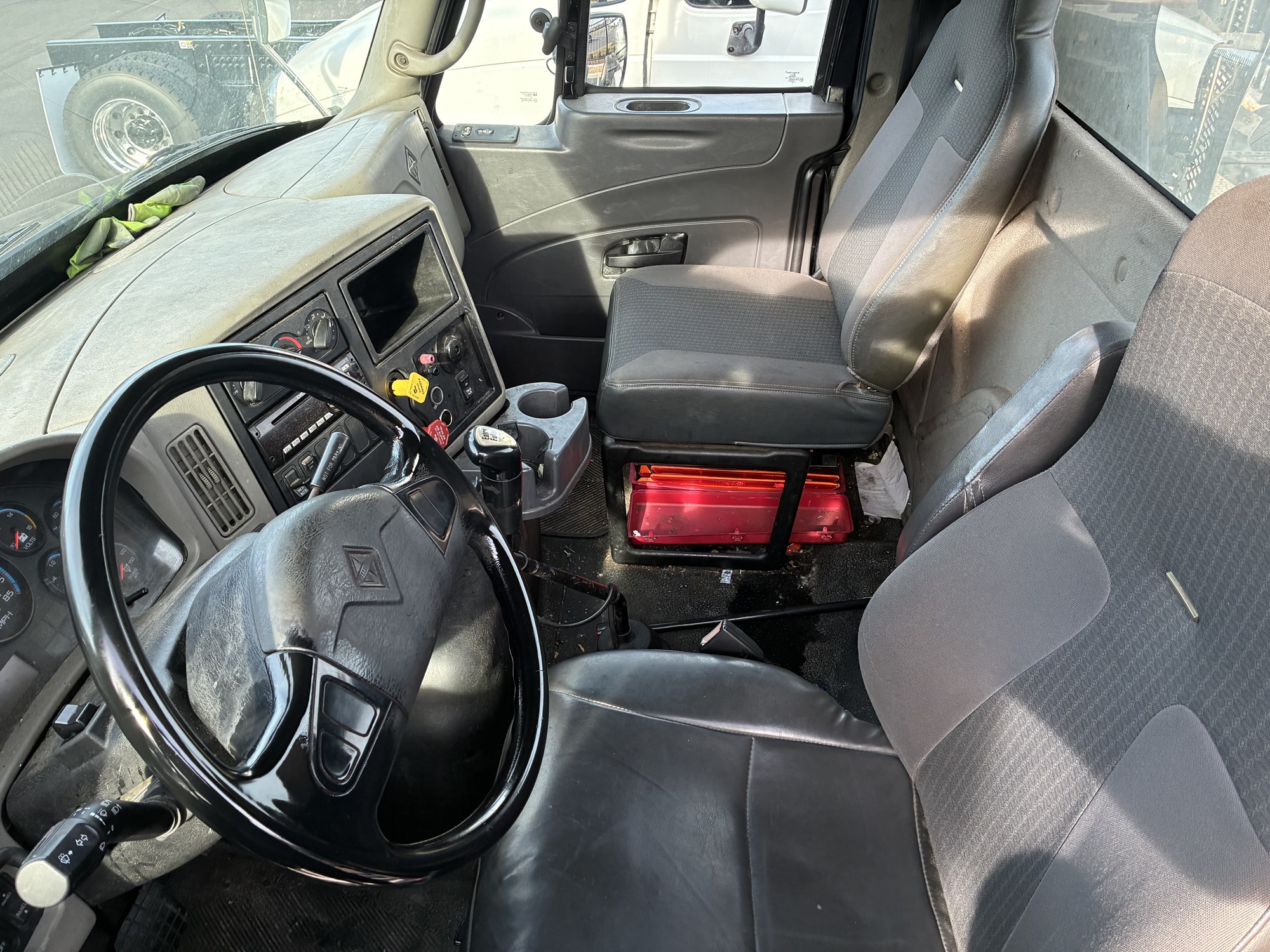 2009 International 8600 2009 International 8600 - image 6 of 6