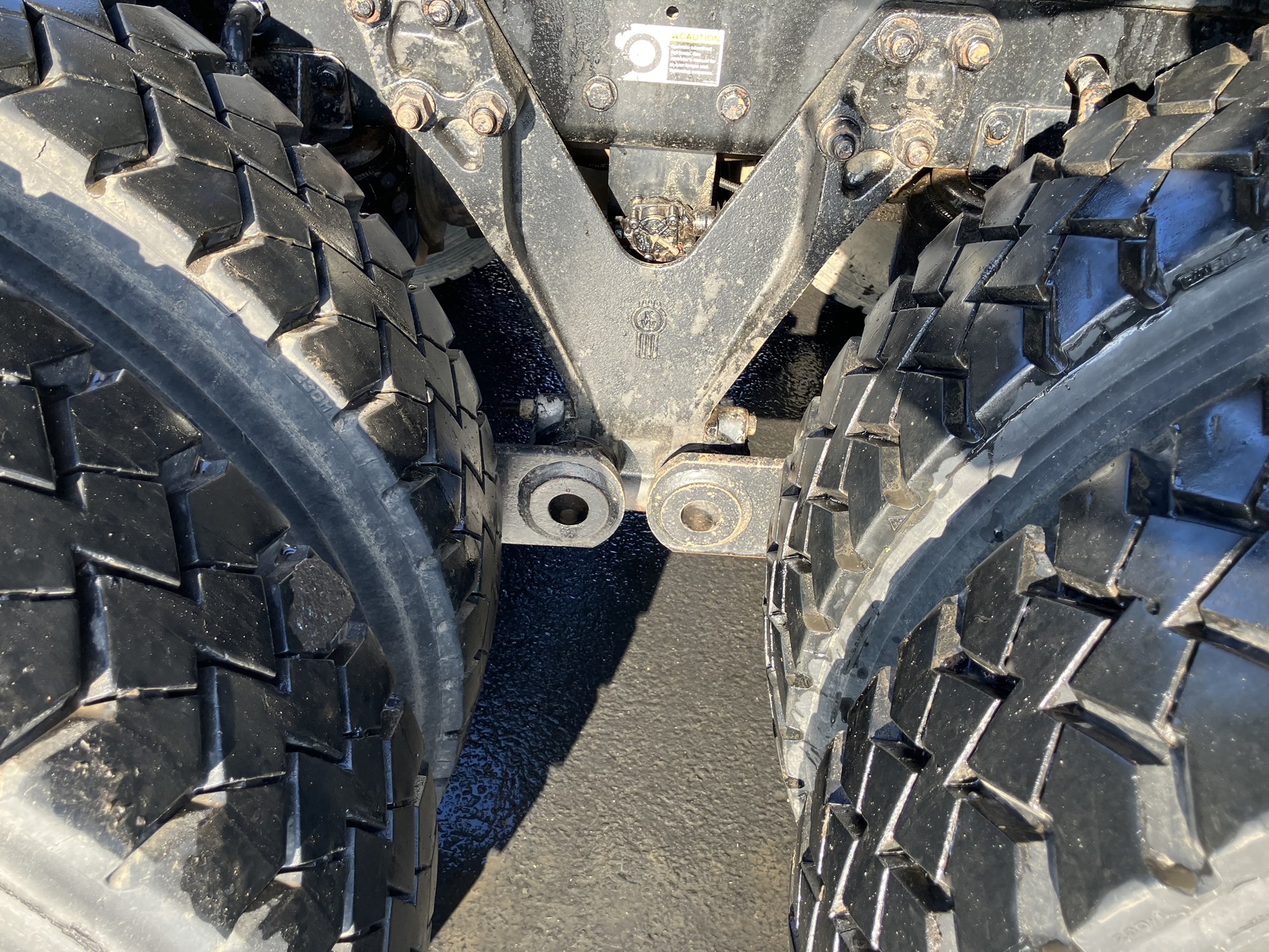 2011 Kenworth T800 - image 5 of 6