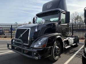2012 Volvo VNL CN551899U-01