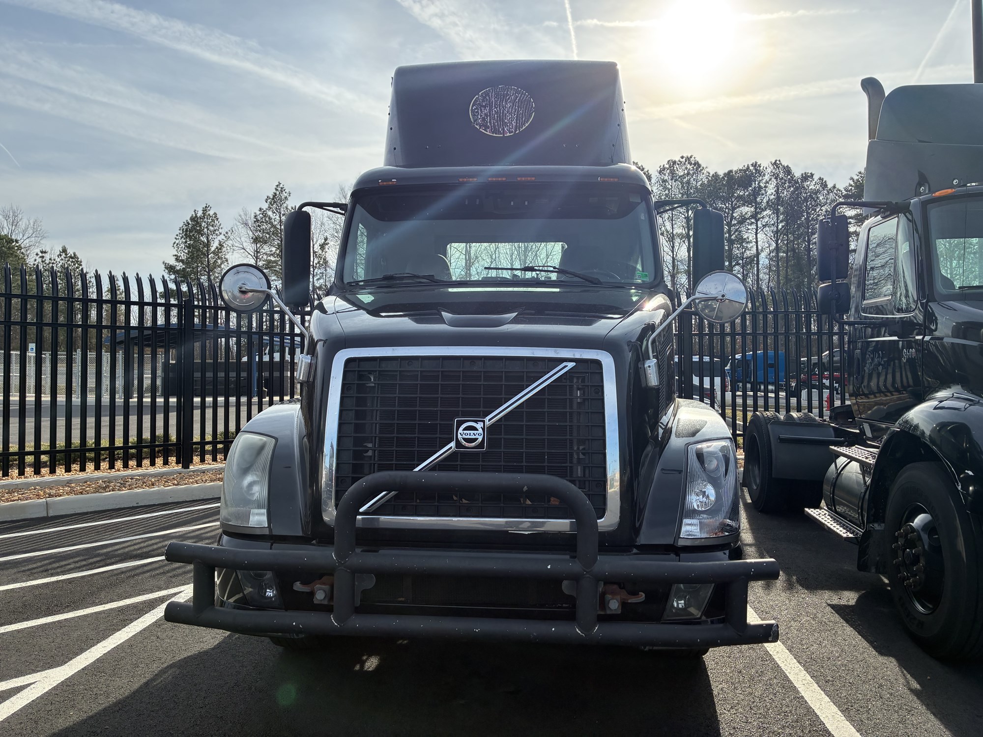 2012 Volvo VNL 2012 Volvo VNL - image 2 of 6