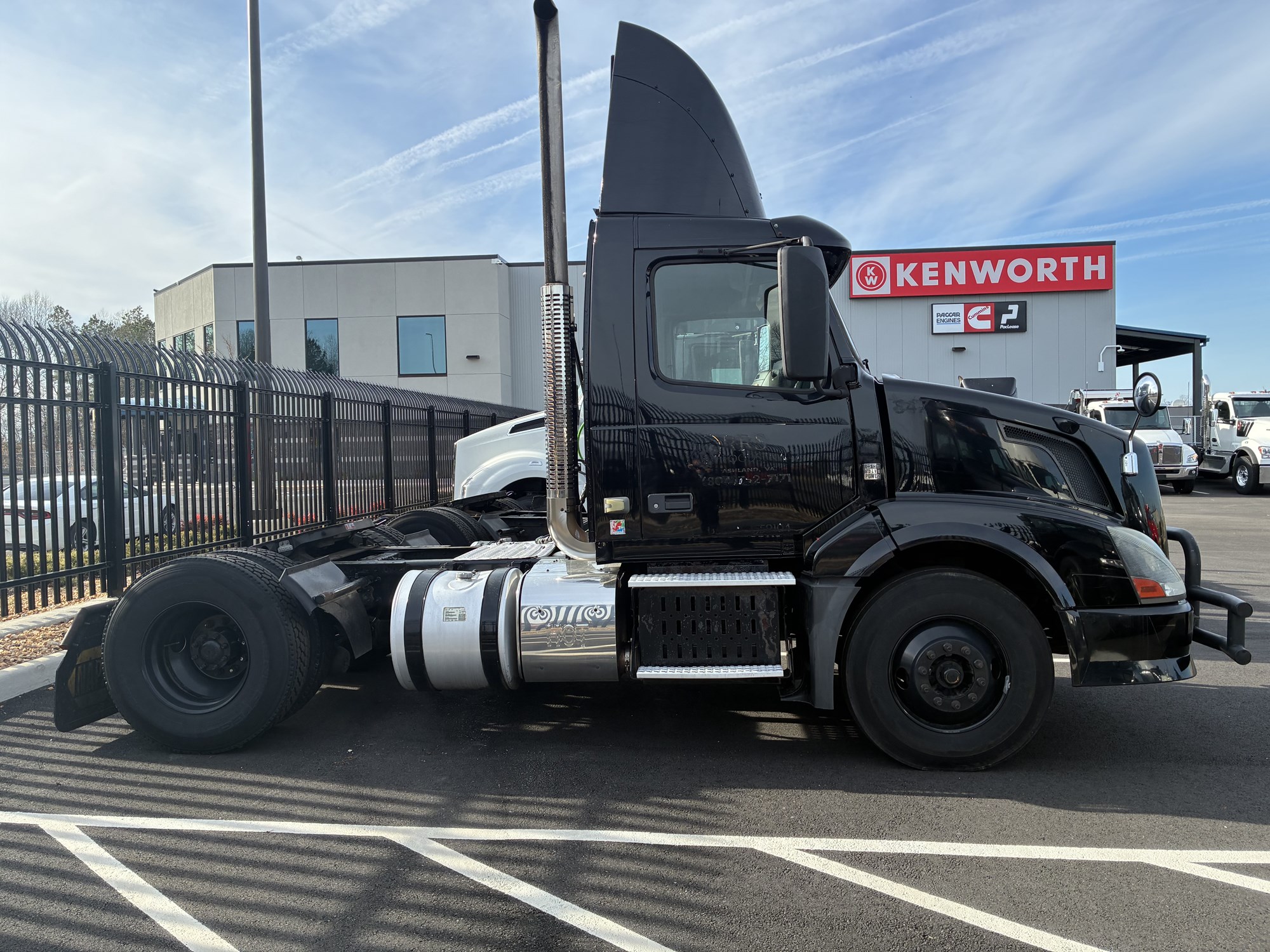 2012 Volvo VNL 2012 Volvo VNL - image 3 of 6