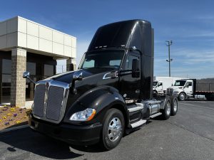 2017 Kenworth T680 HJ176206U-01