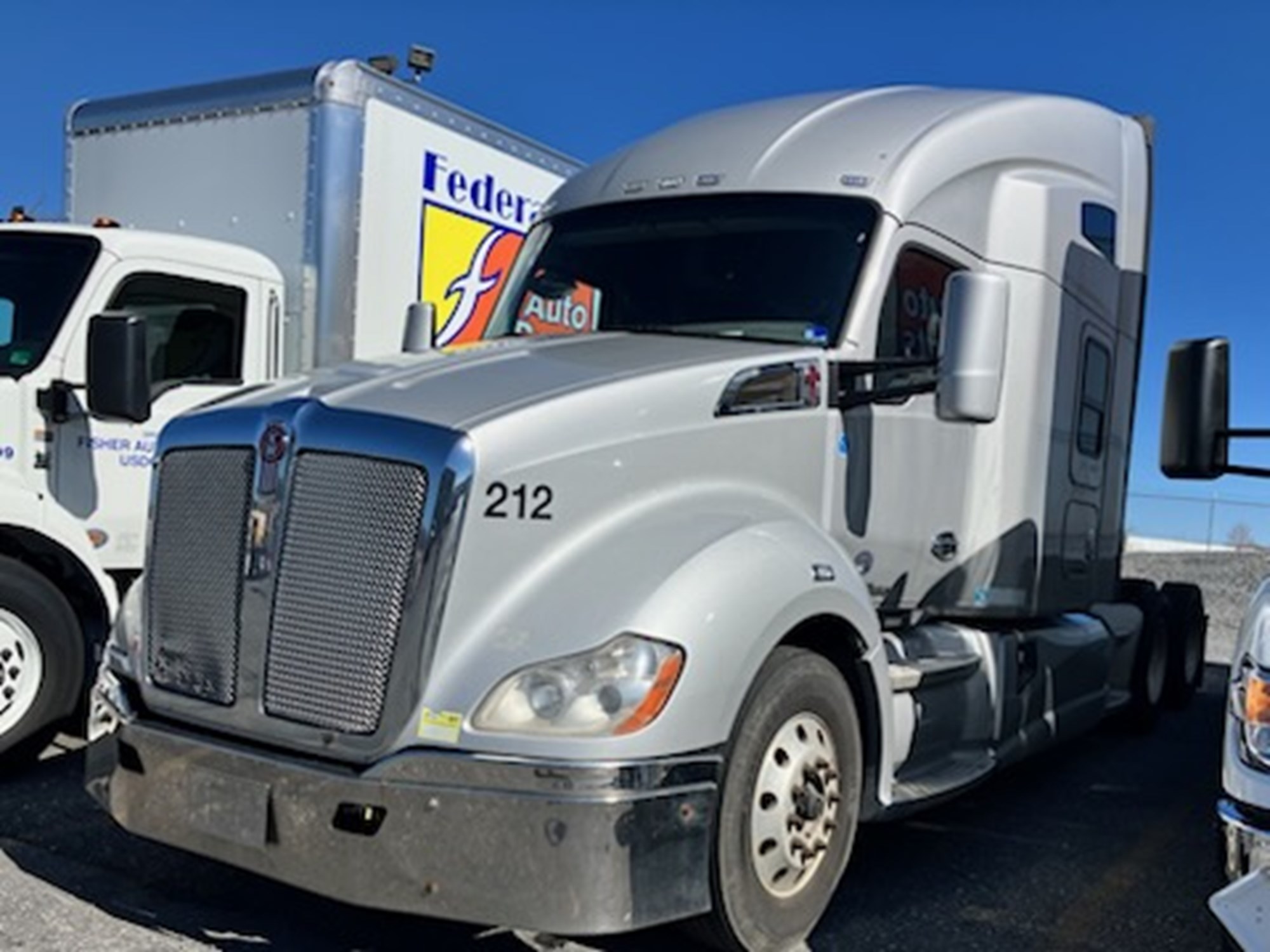2019 Kenworth T680 - image 1 of 6