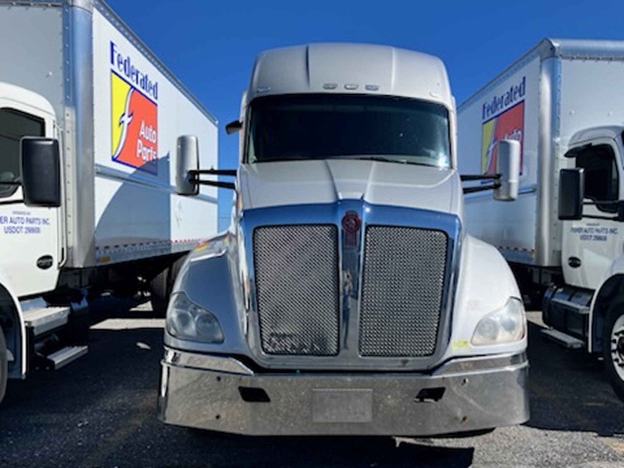 2019 Kenworth T680 - image 2 of 6