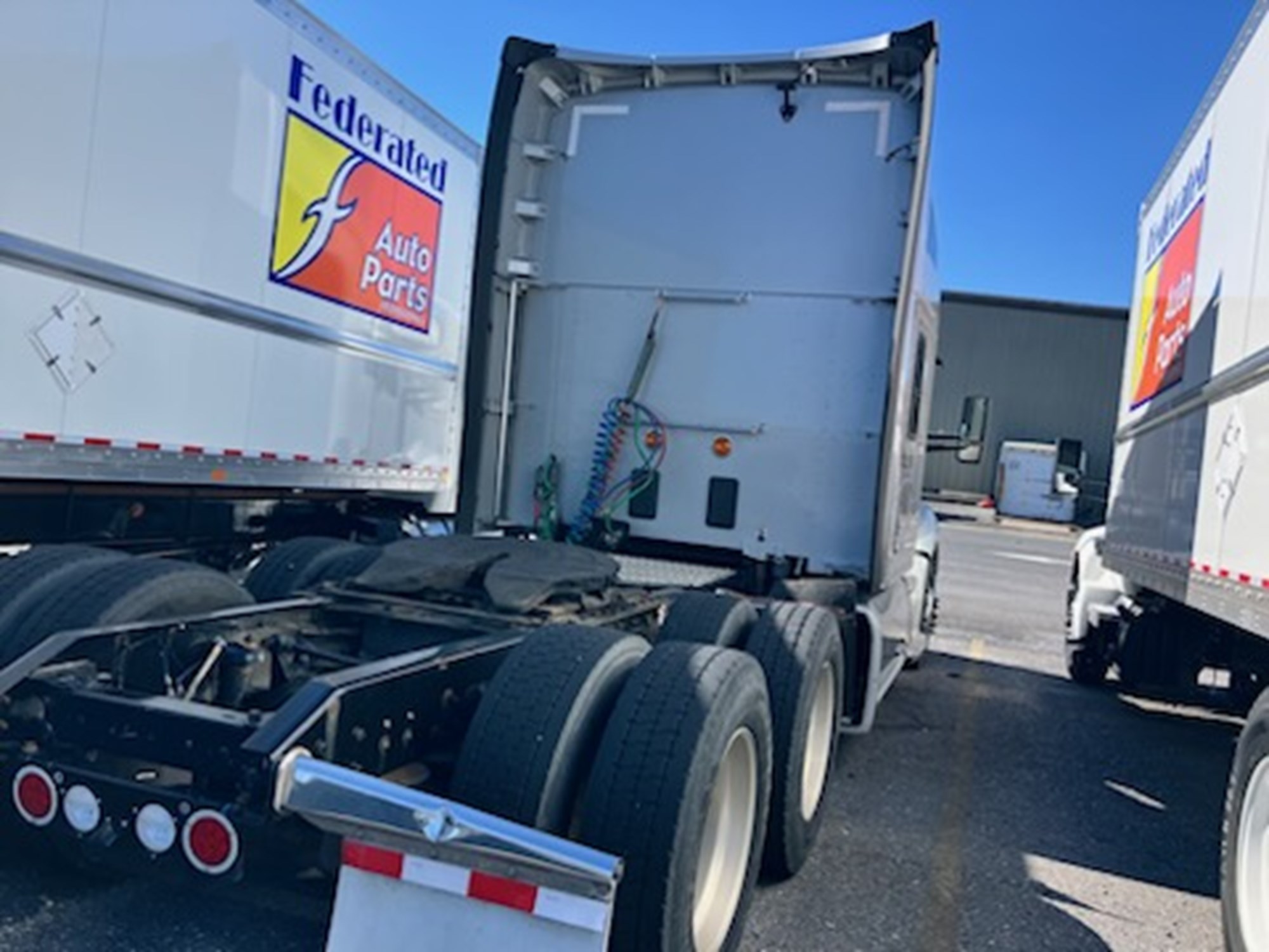 2019 Kenworth T680 - image 3 of 6