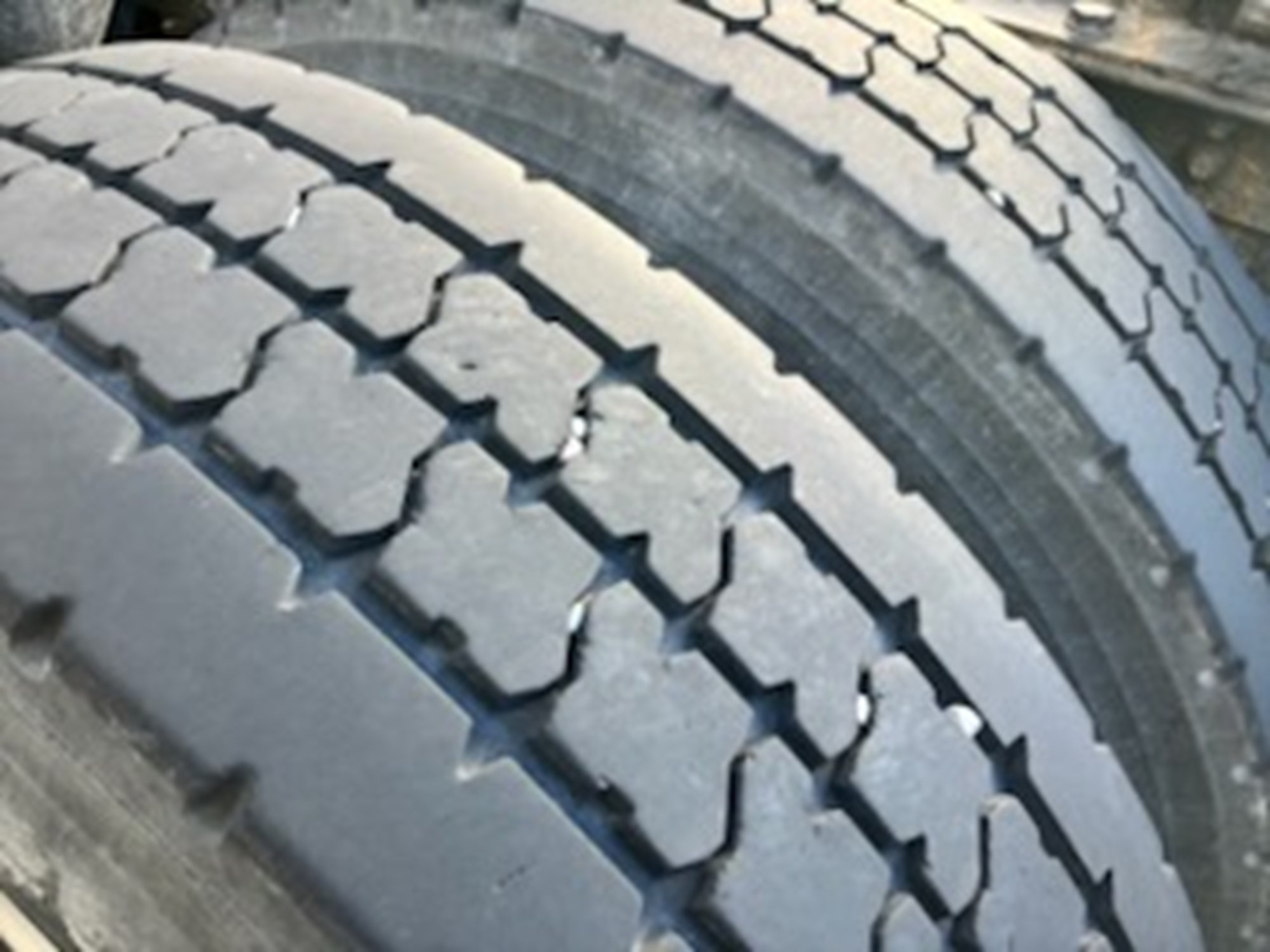 2019 Kenworth T680 - image 5 of 6