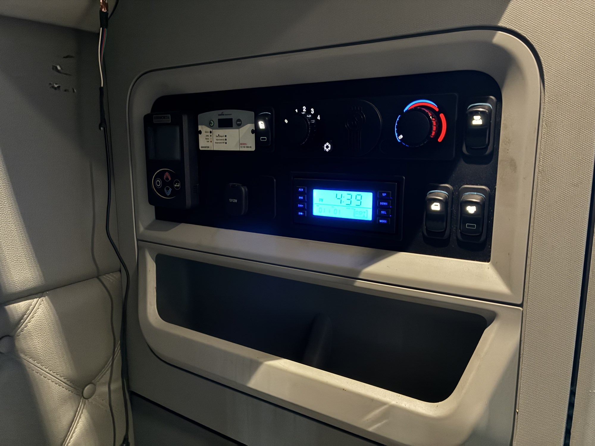 2019 Kenworth T680 - image 5 of 6