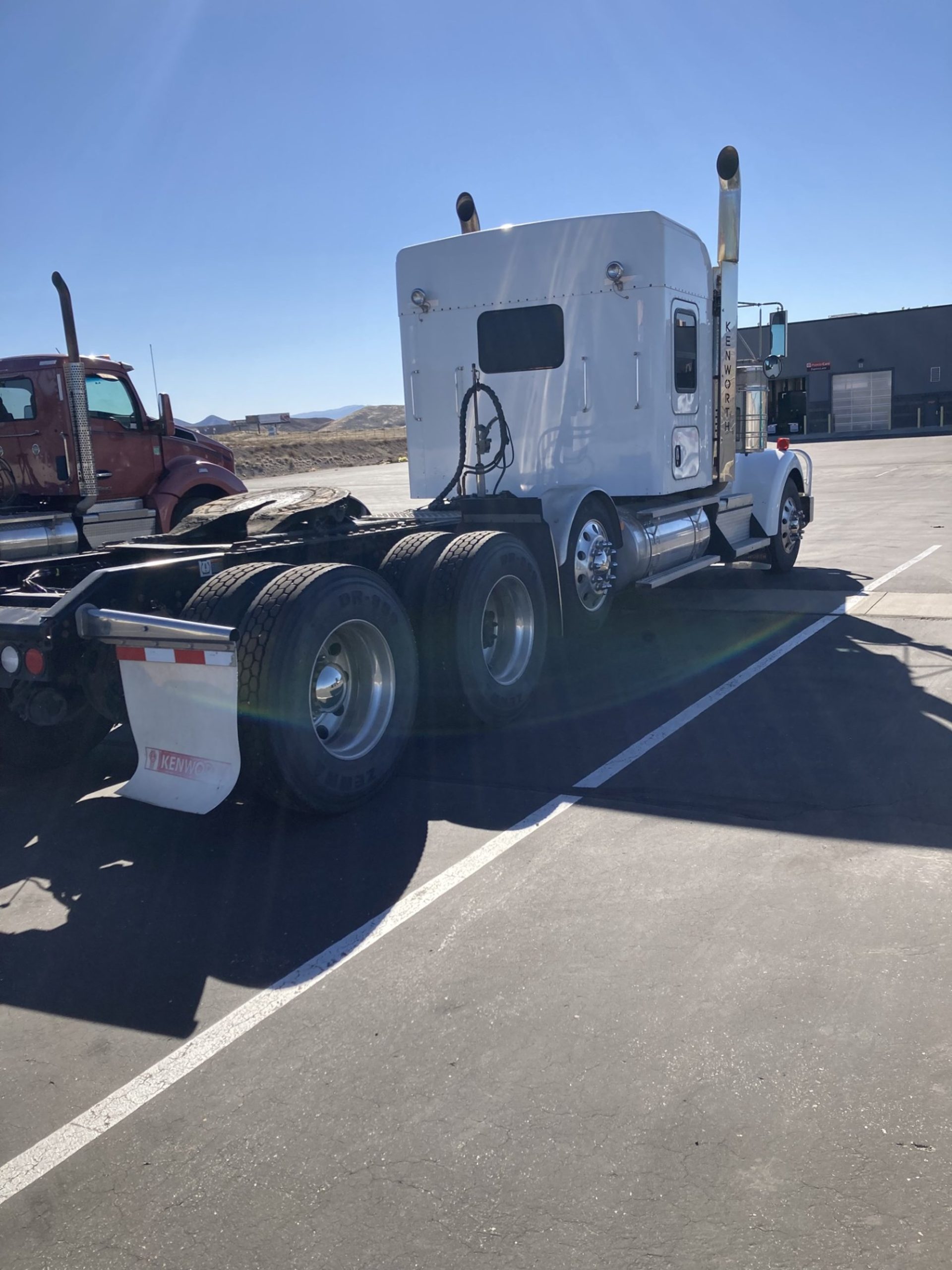 2019 Kenworth W900L 2019 Kenworth W900L - image 4 of 6