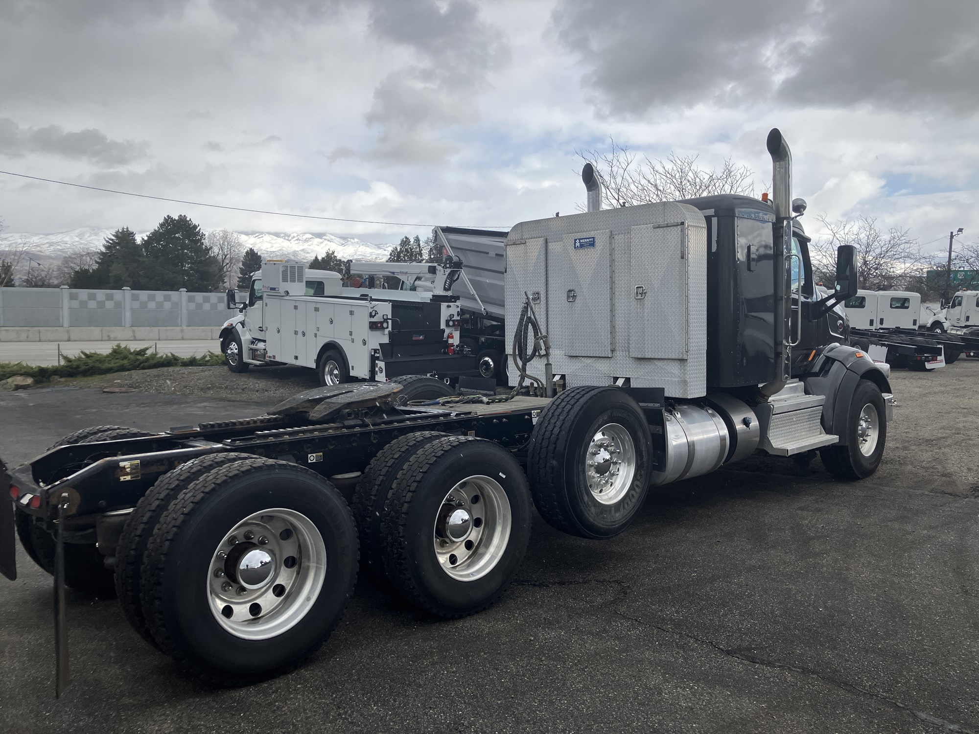 2020 Peterbilt 567 - image 5 of 6