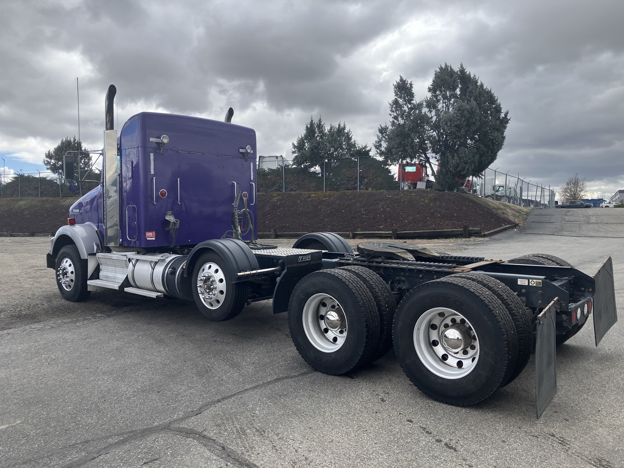 2020 Kenworth T800 - image 3 of 6