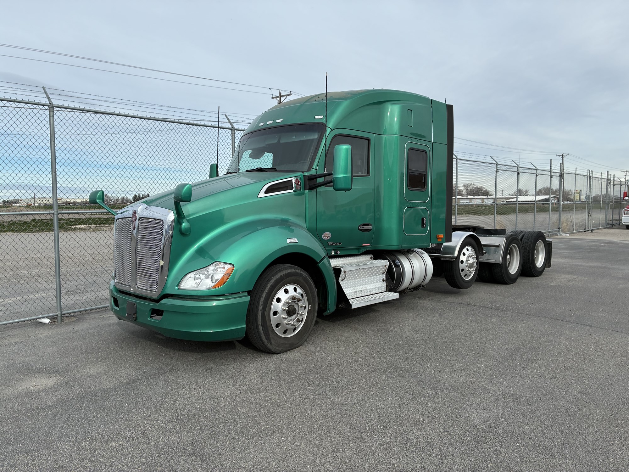 2020 Kenworth T680 - image 1 of 6