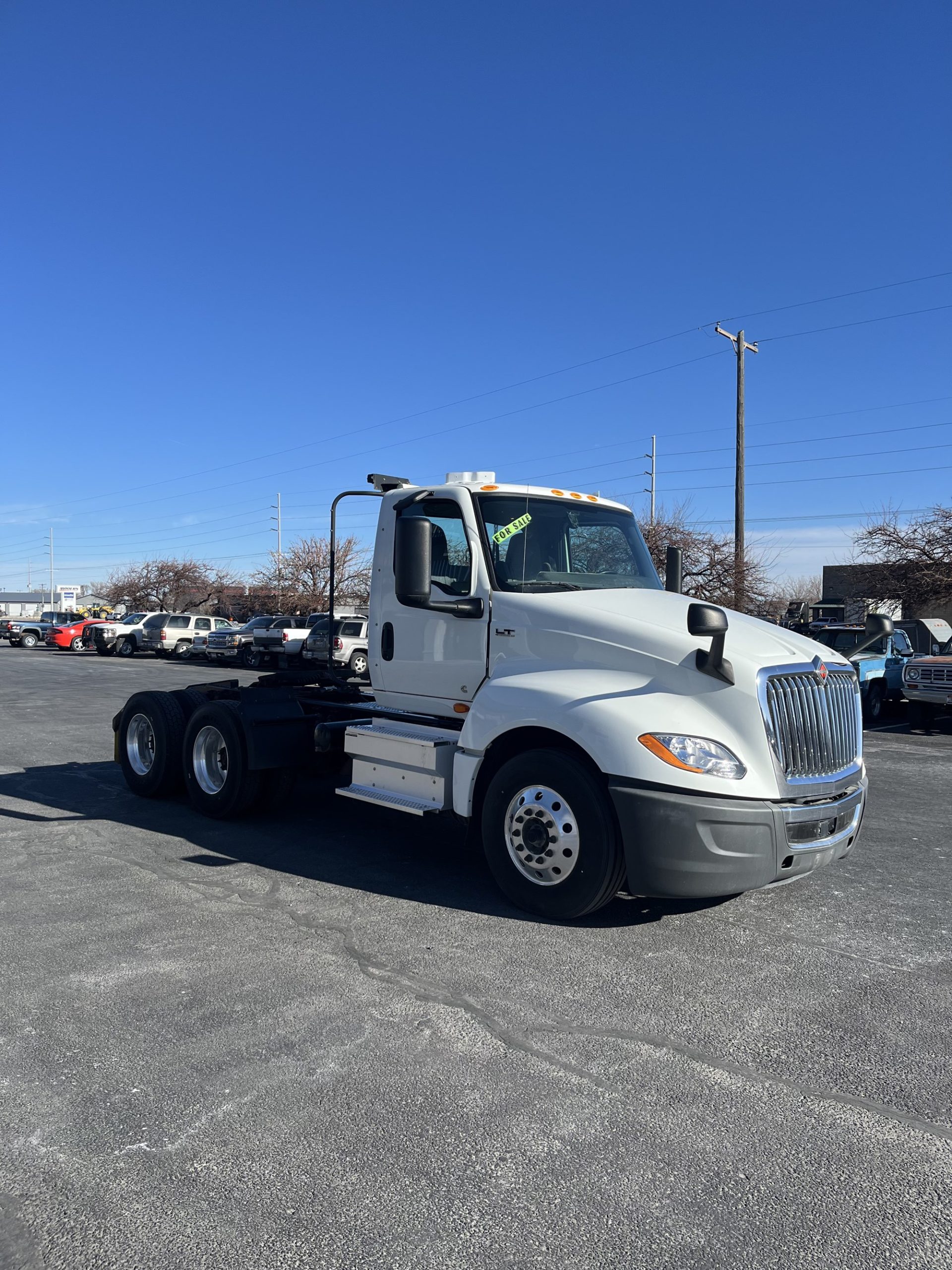 2020 International LT625 - image 3 of 6