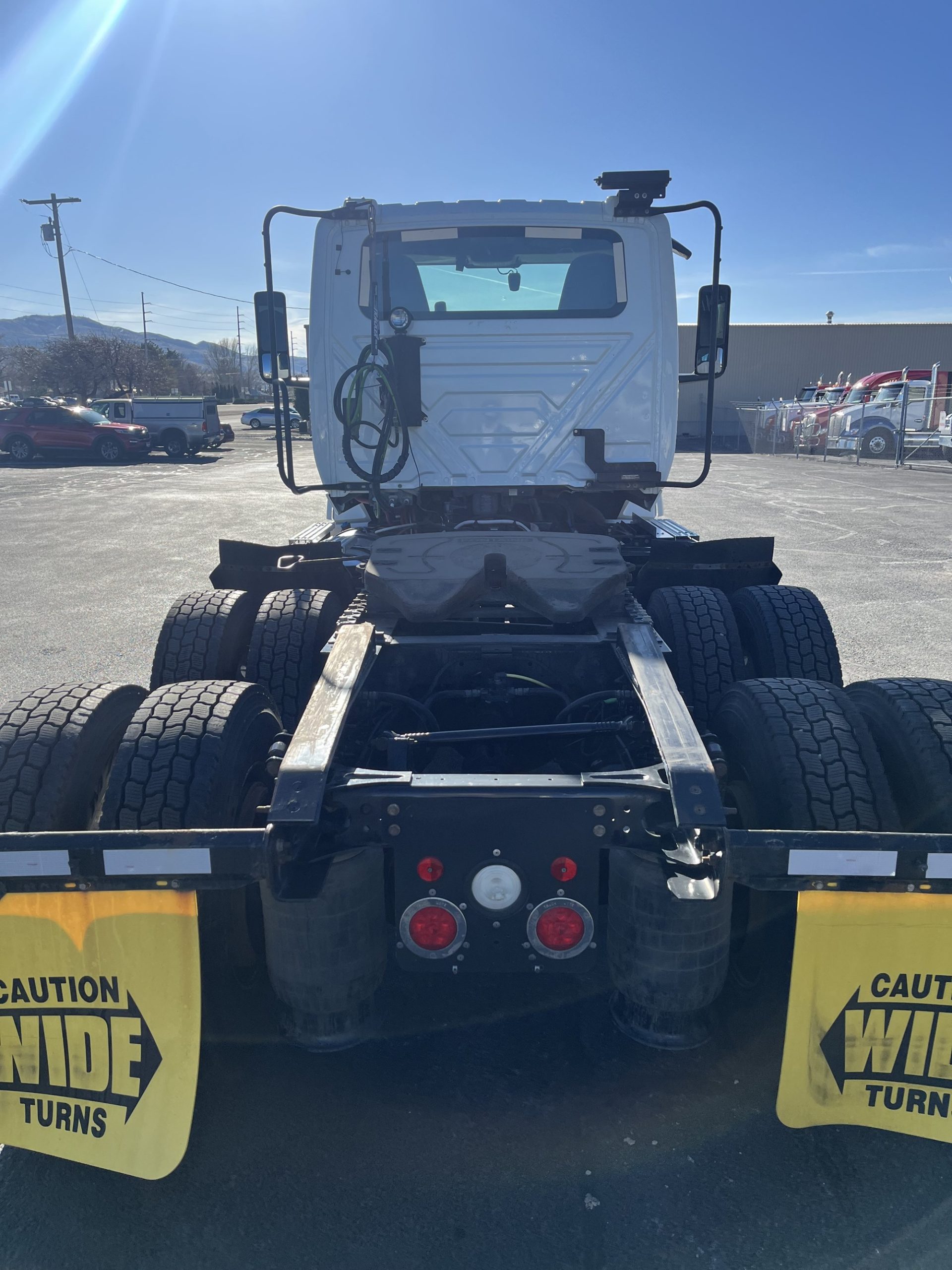 2020 International LT625 - image 6 of 6