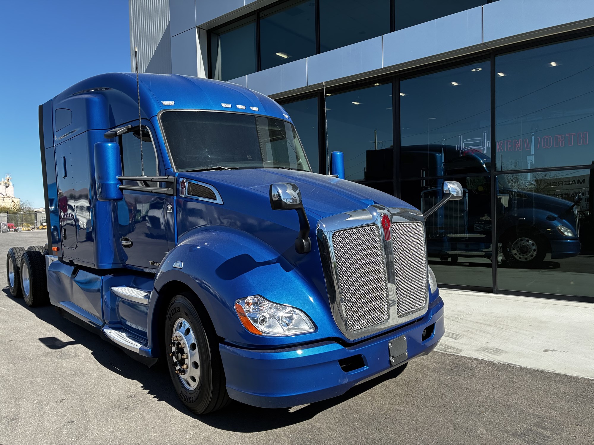 2021 Kenworth T680 - image 1 of 6