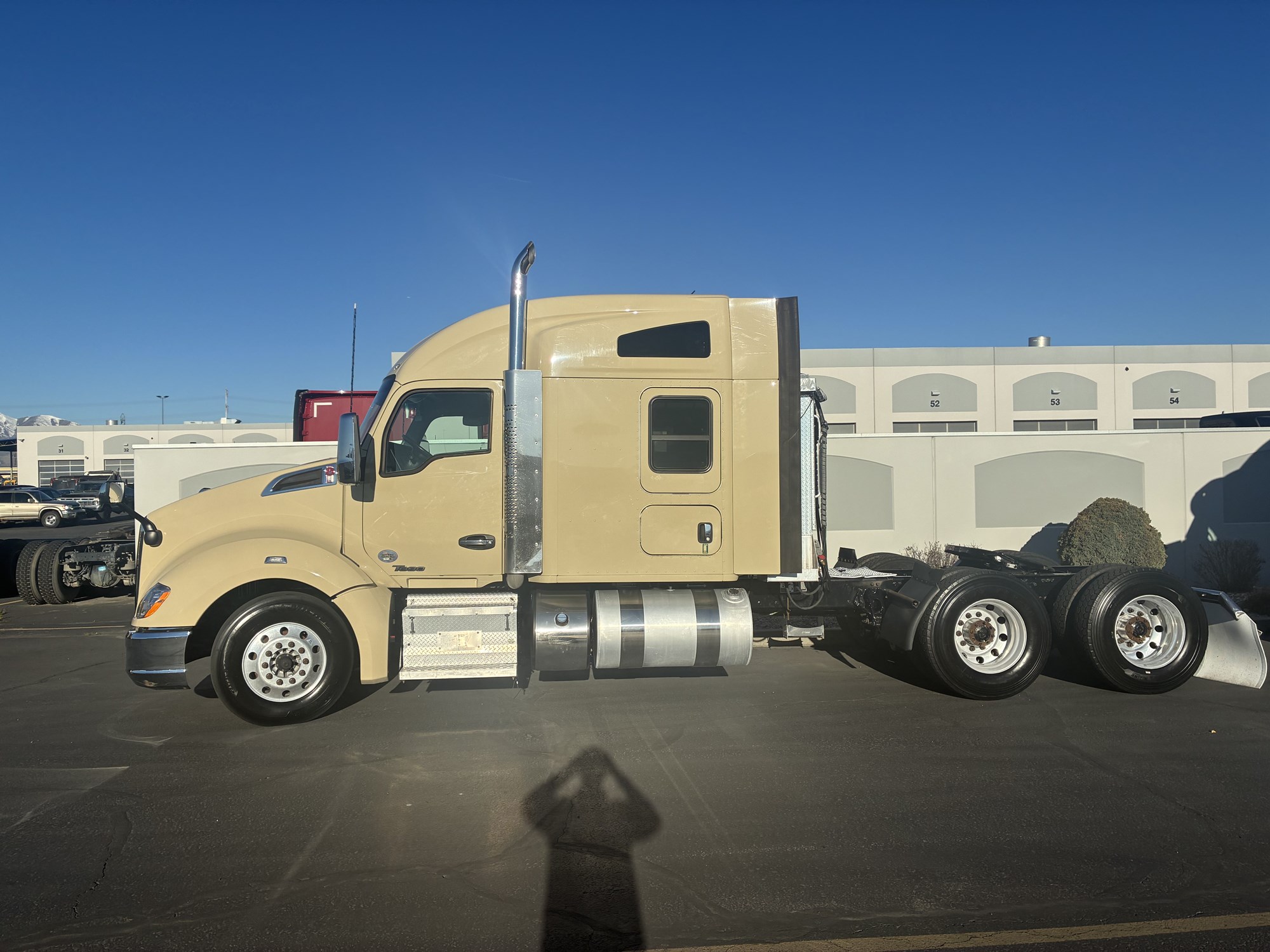2021 Kenworth T680 - image 1 of 6