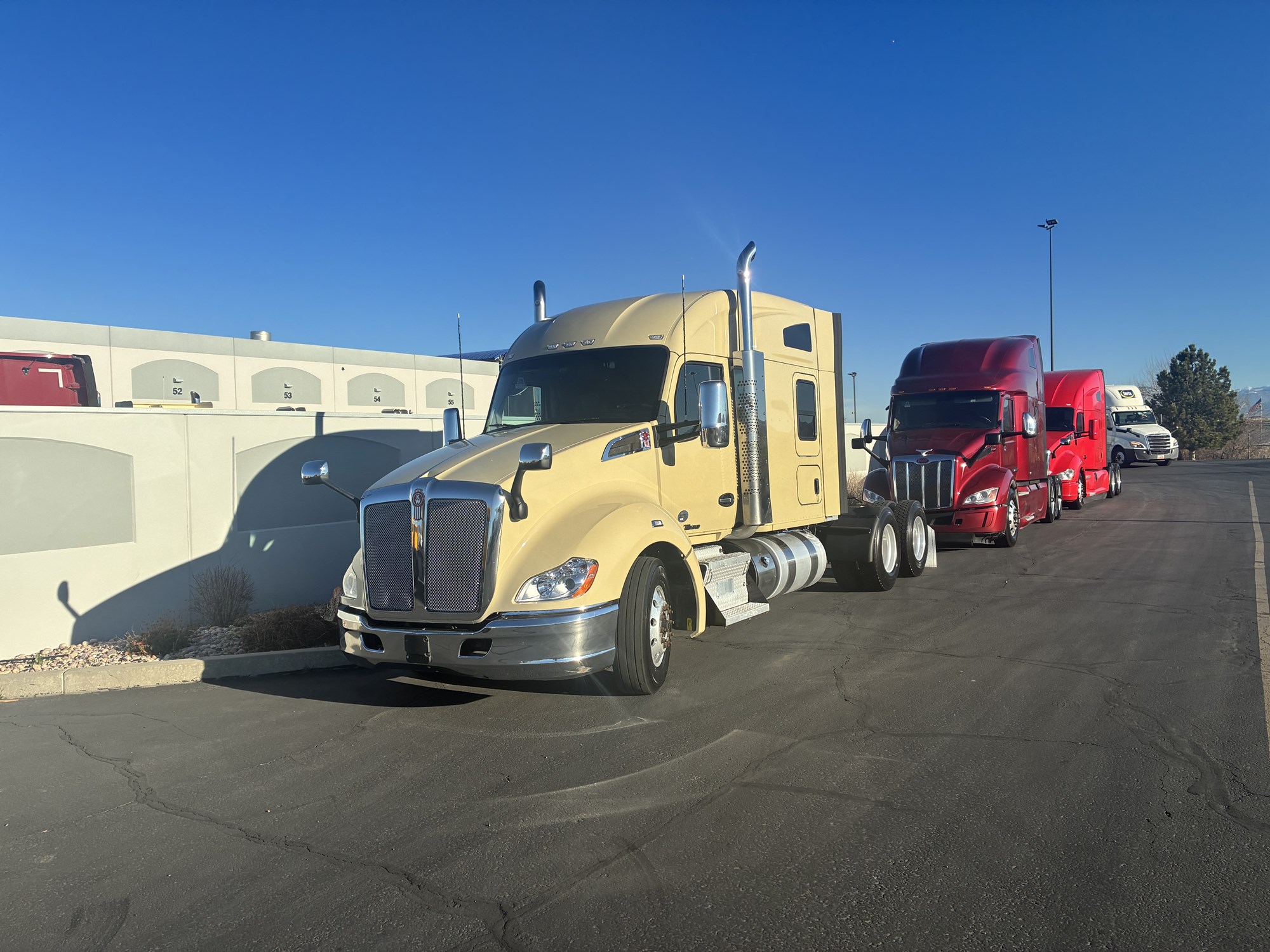 2021 Kenworth T680 - image 2 of 6