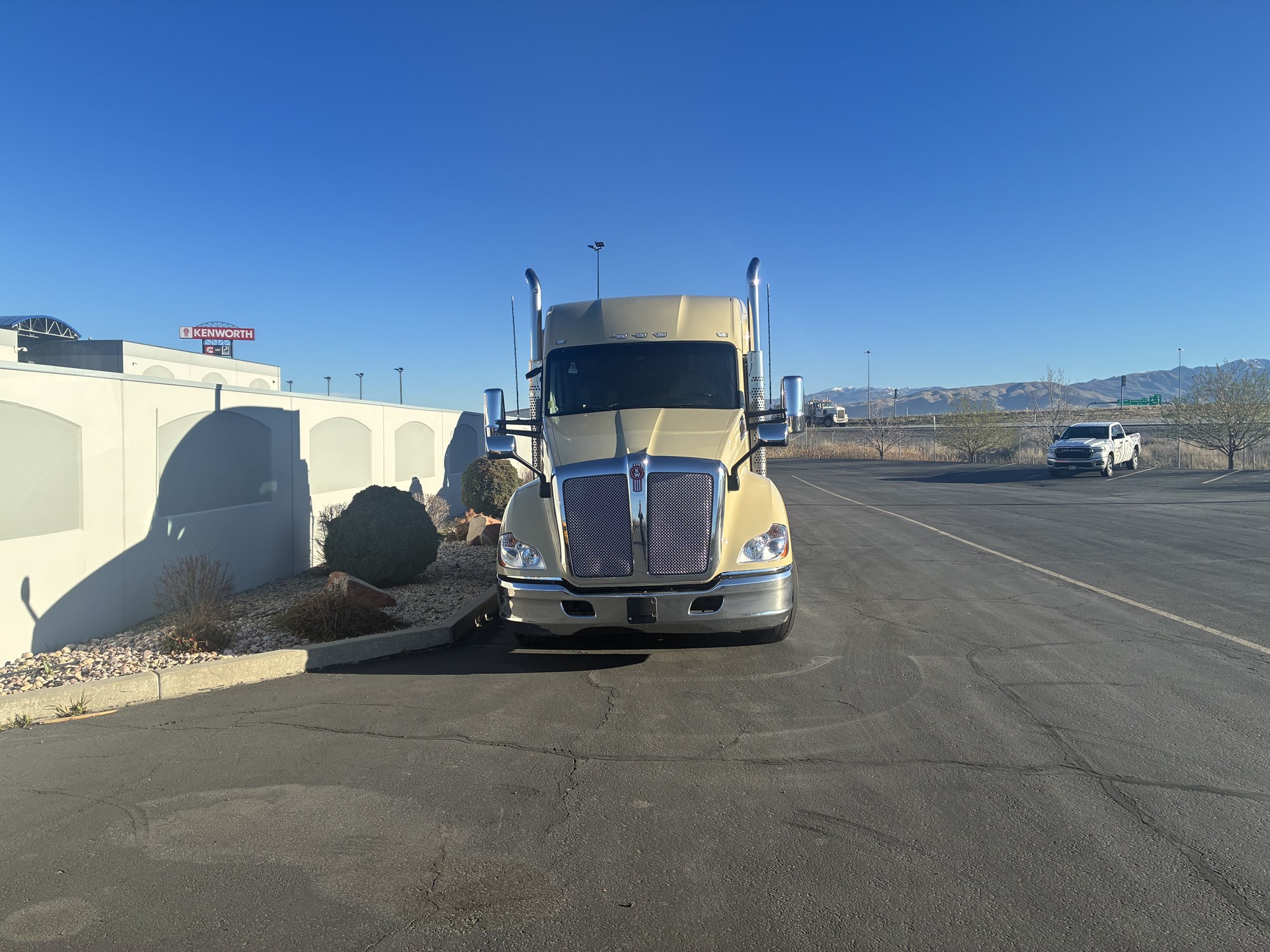 2021 Kenworth T680 - image 3 of 6