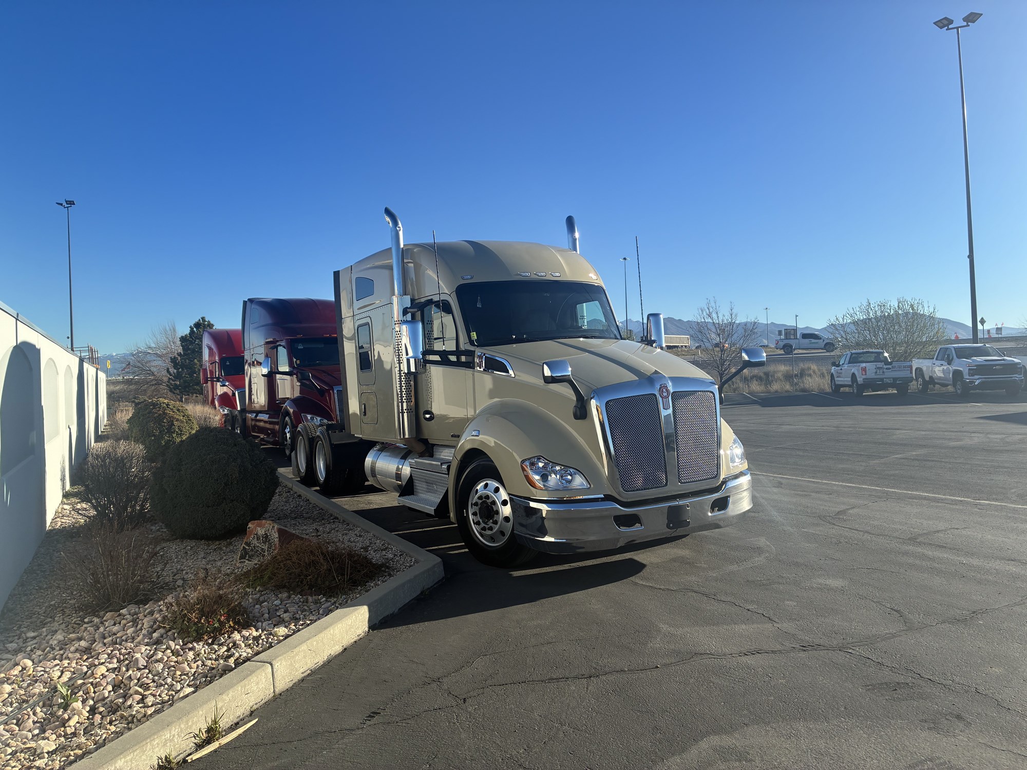 2021 Kenworth T680 - image 4 of 6