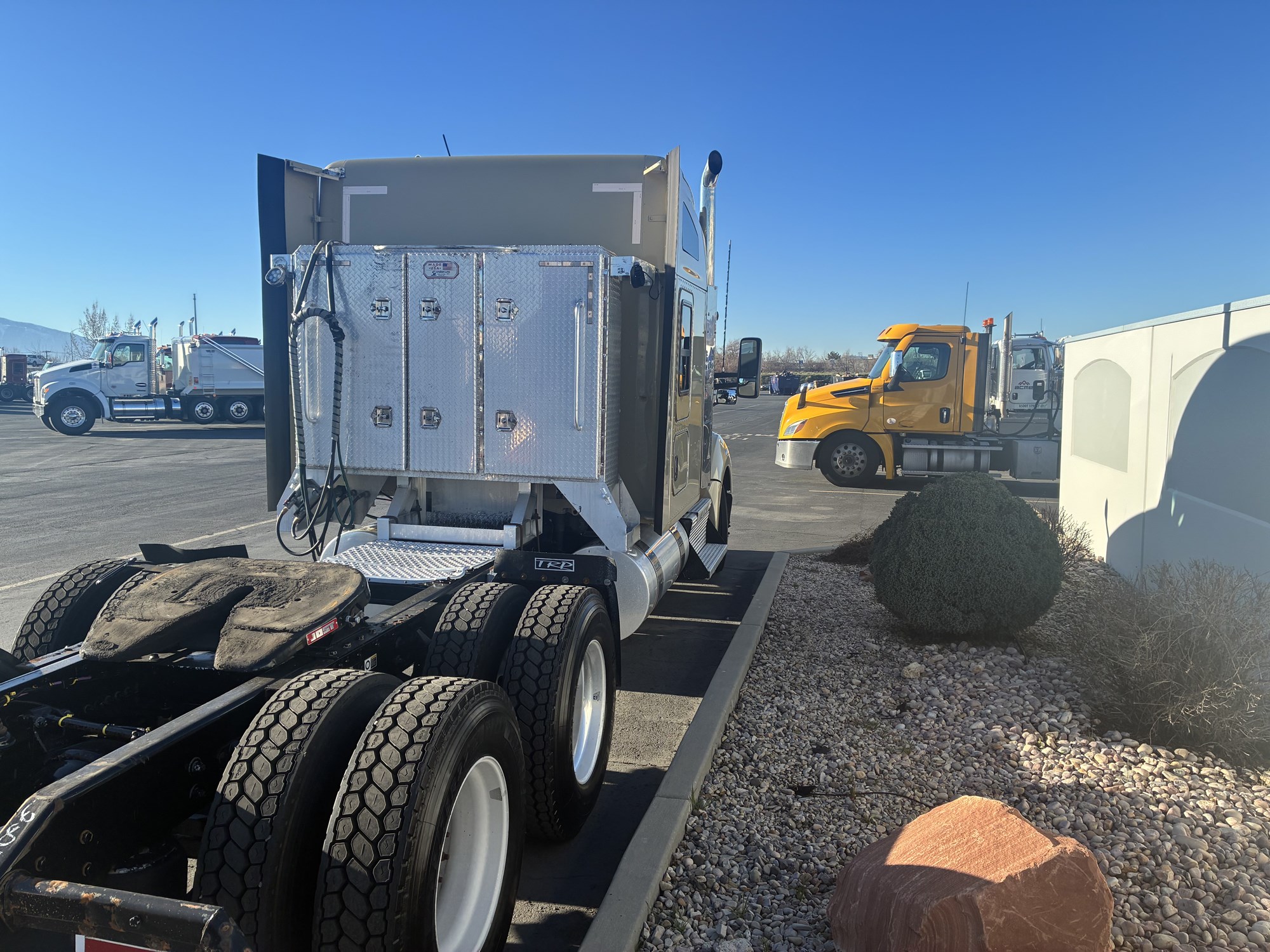 2021 Kenworth T680 - image 6 of 6