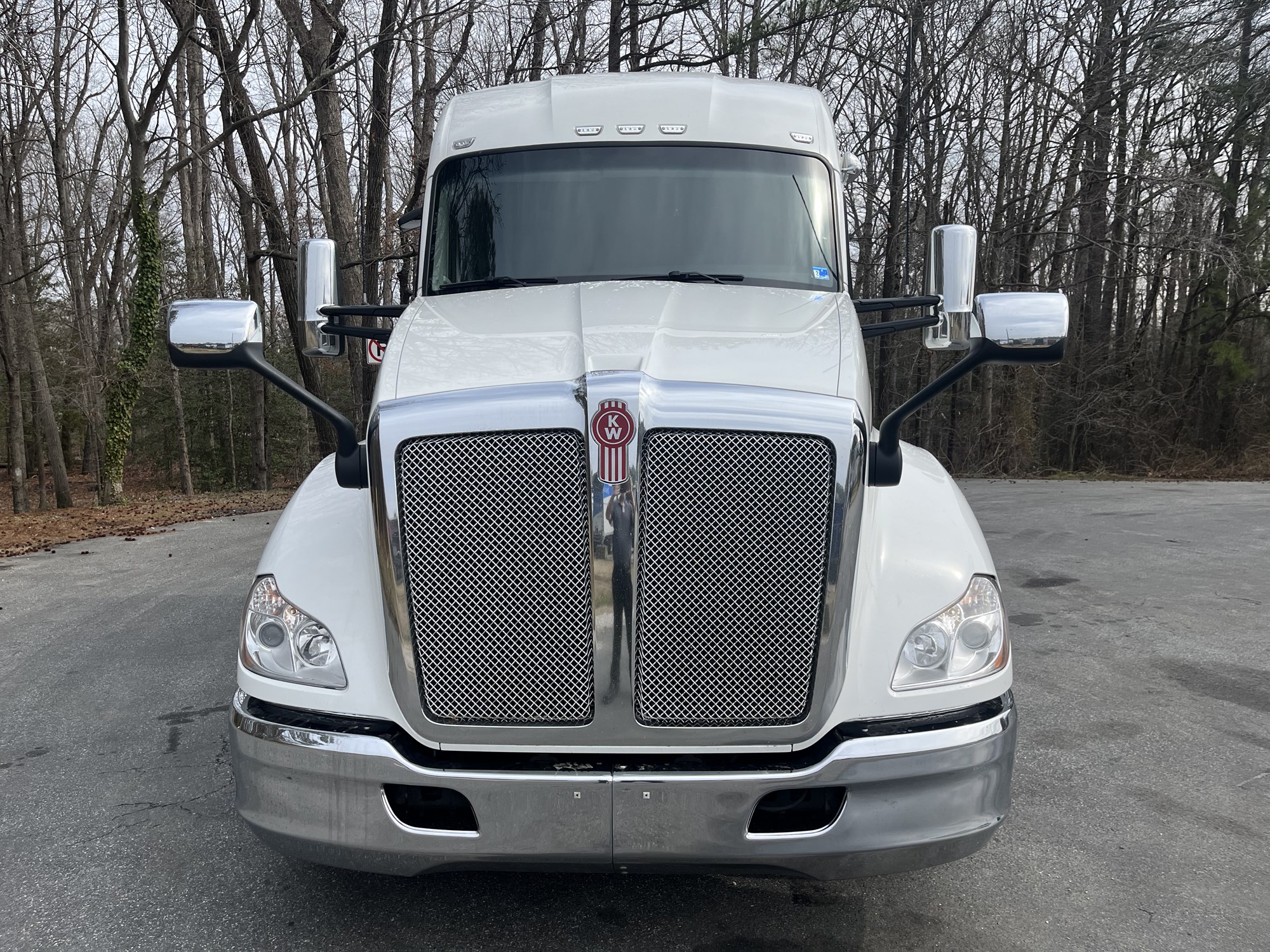2021 Kenworth T680 - image 2 of 6