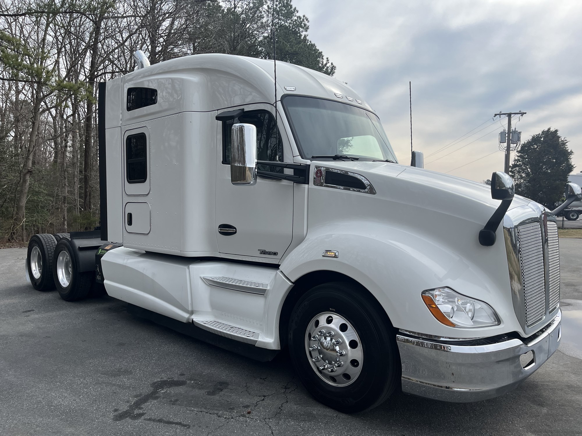 2021 Kenworth T680 - image 3 of 6