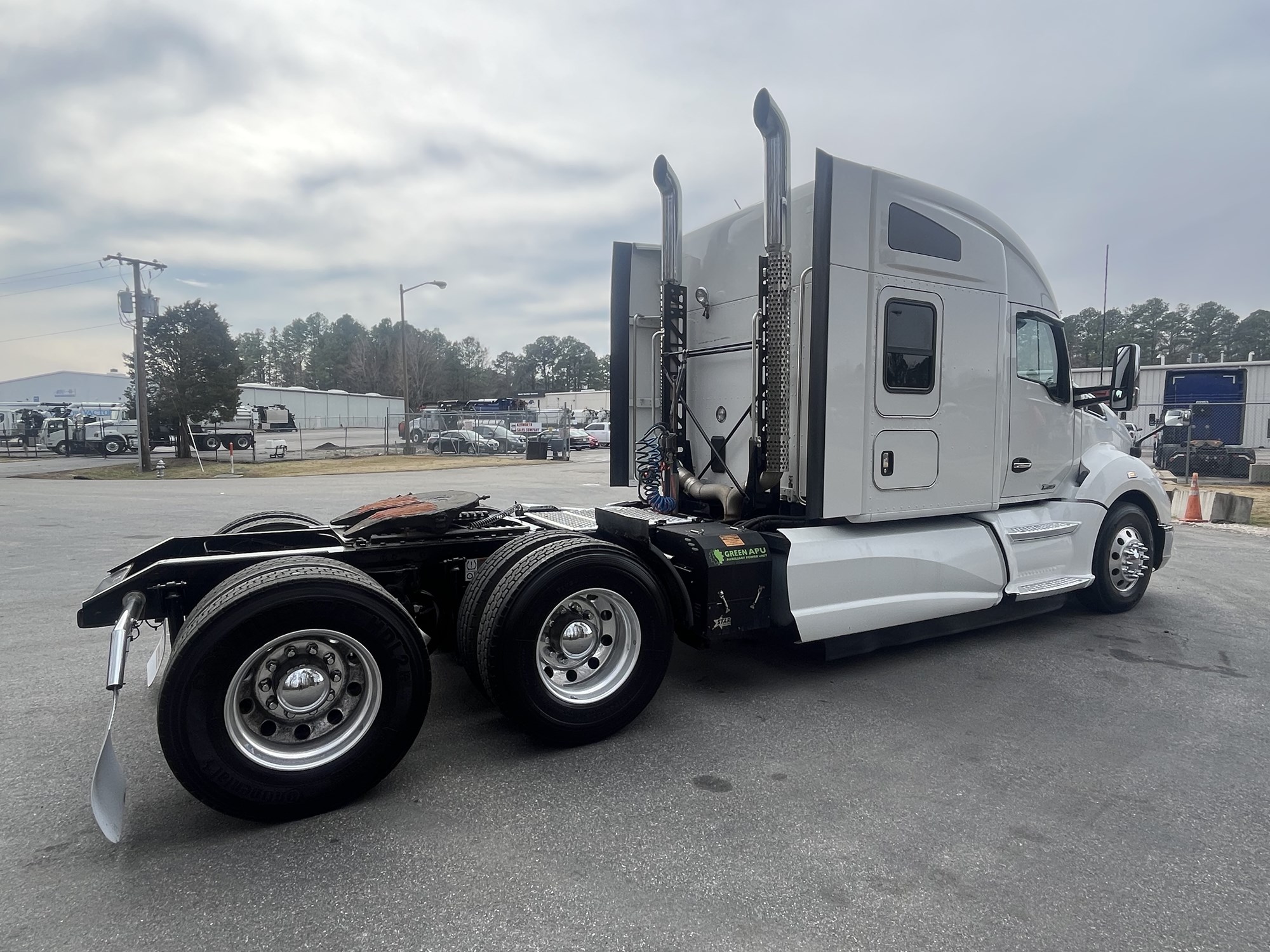 2021 Kenworth T680 - image 4 of 6