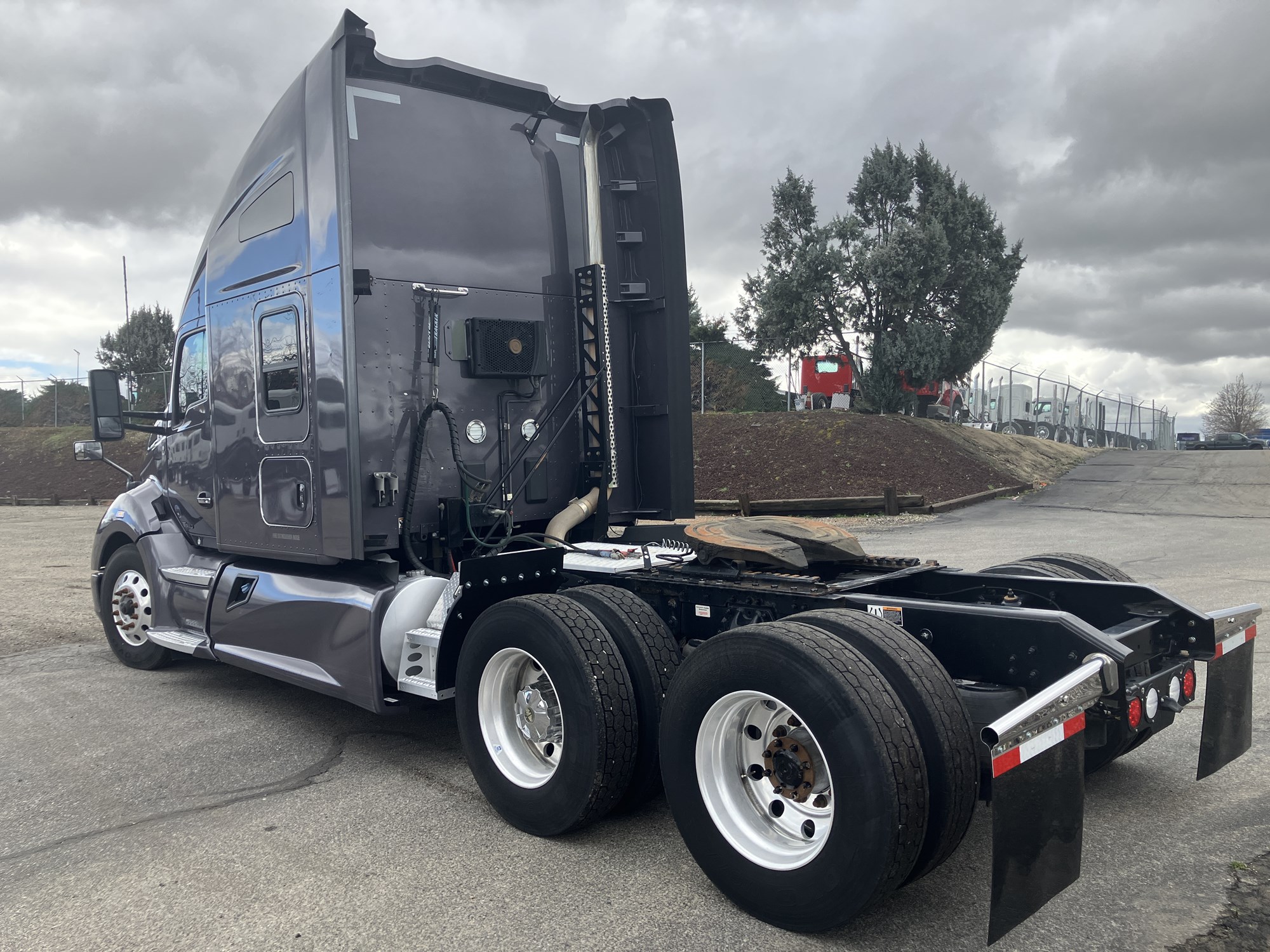 2021 Kenworth T680 - image 3 of 6