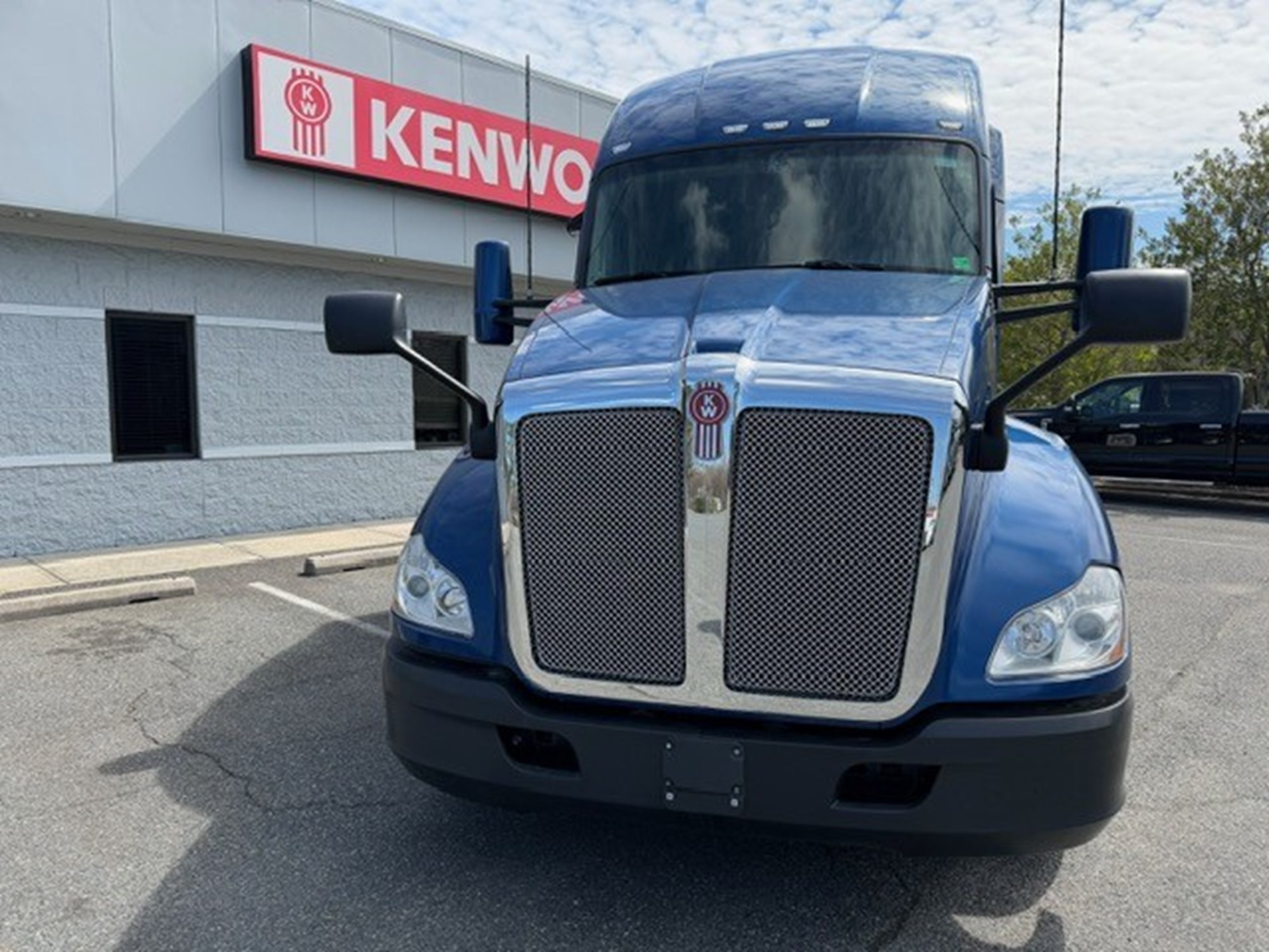 2021 Kenworth T680 - image 3 of 6