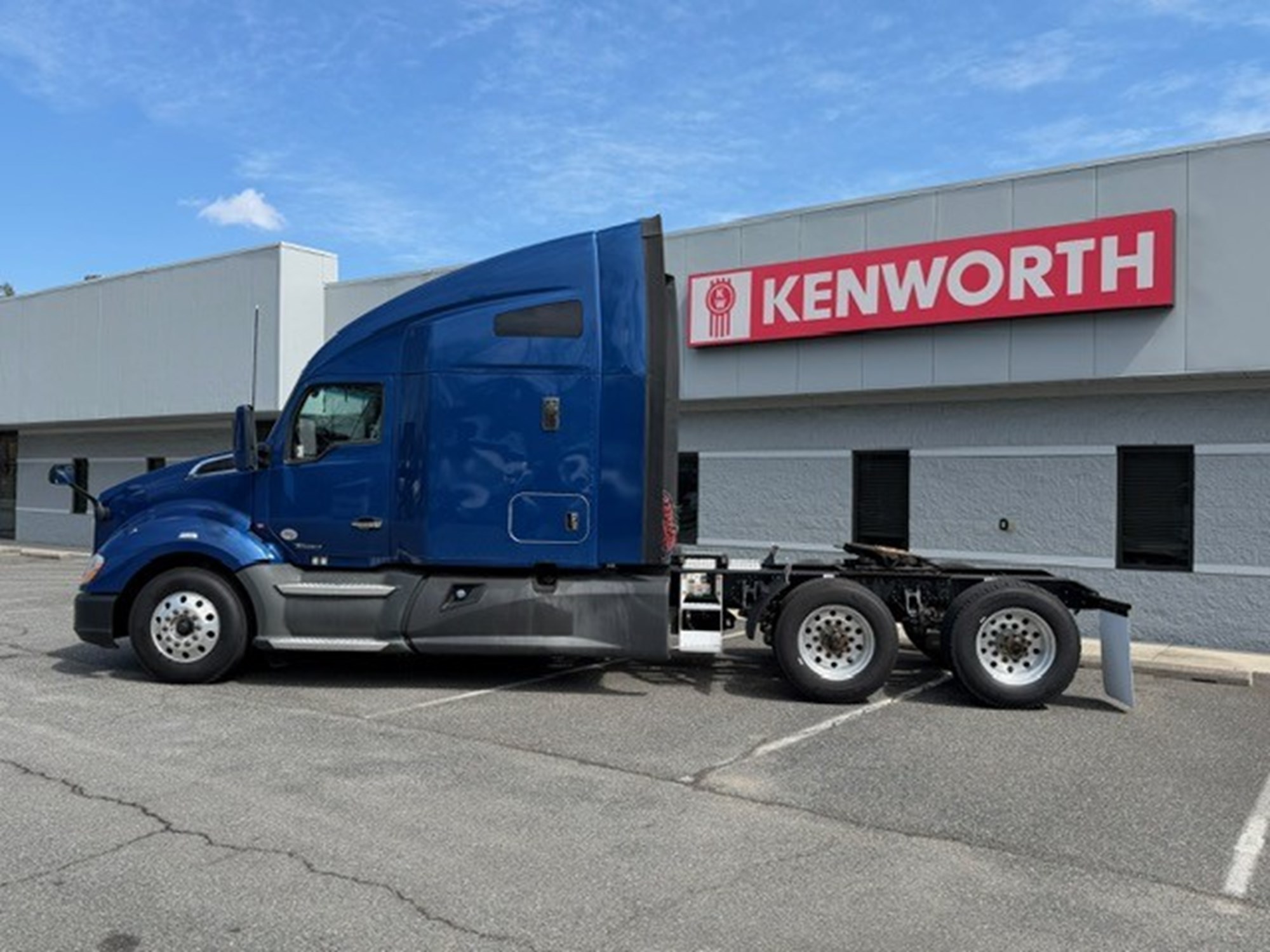 2021 Kenworth T680 - image 4 of 6