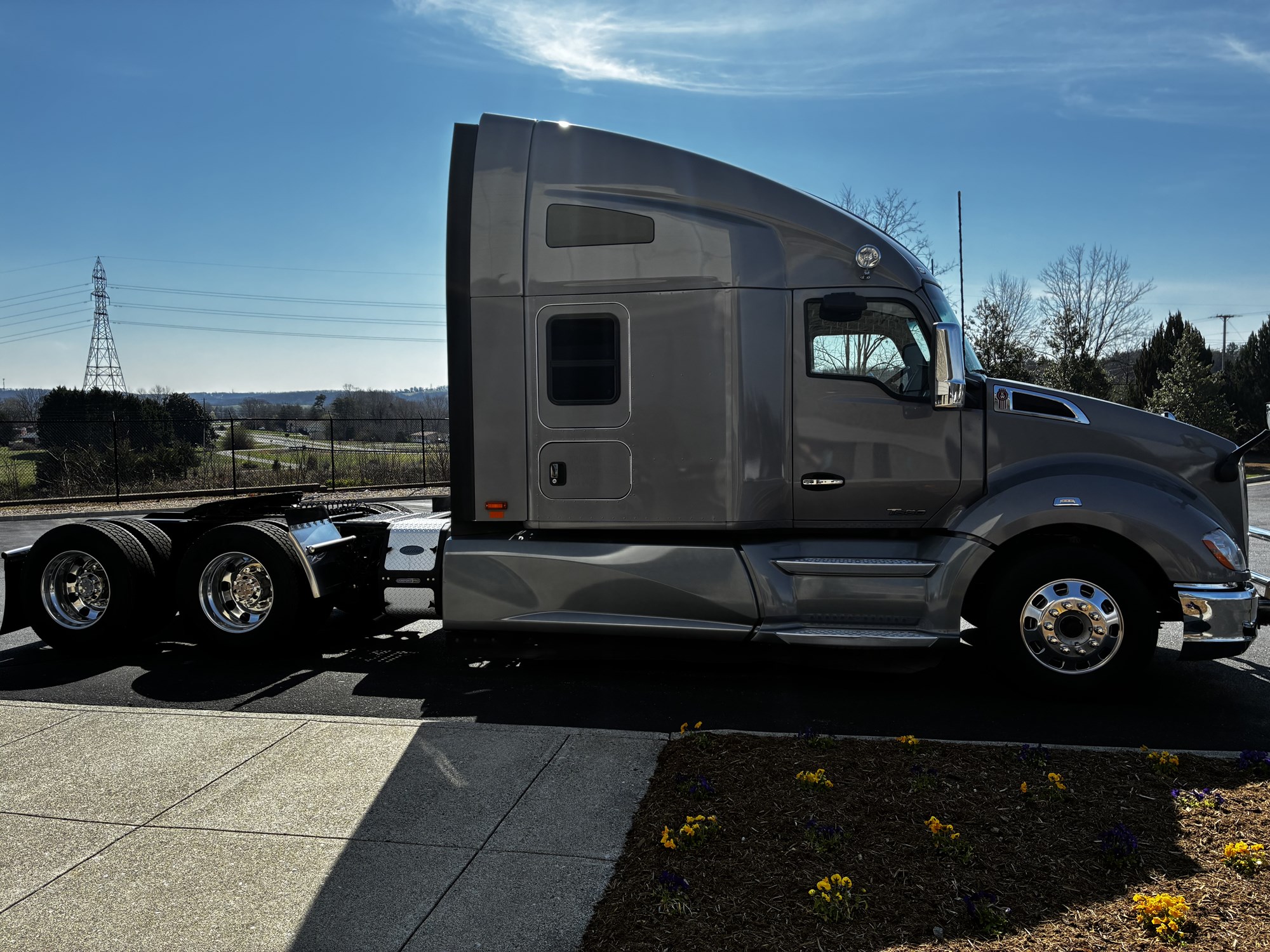 2021 Kenworth T680 - image 4 of 6