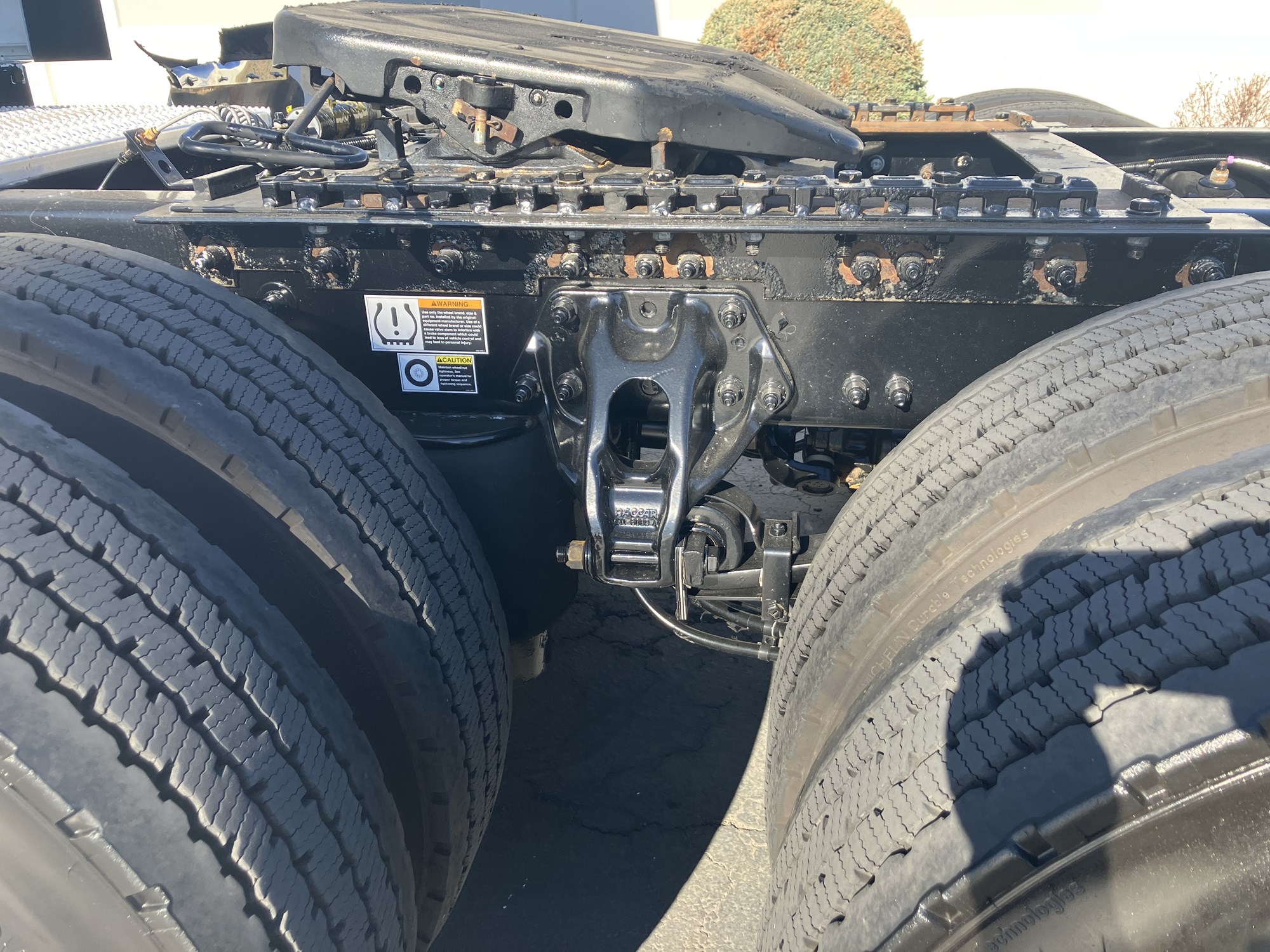 2022 Peterbilt 579 - image 4 of 6